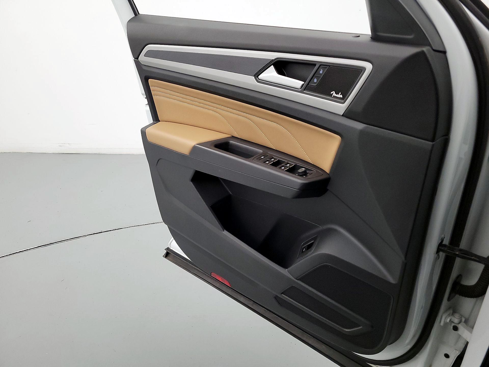 Thumbnail: 2021 Volkswagen Atlas - 12