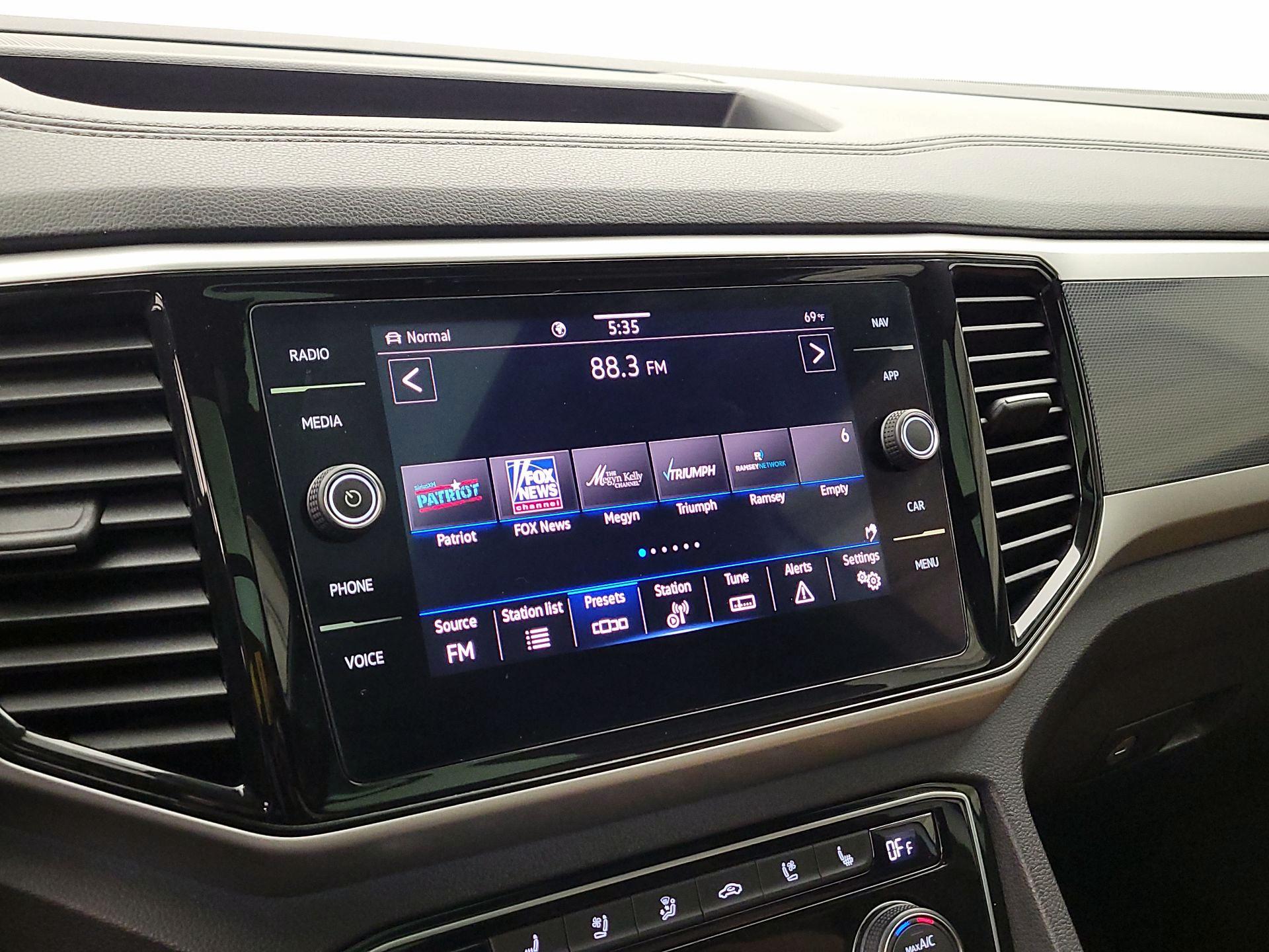 Thumbnail: 2021 Volkswagen Atlas - 16