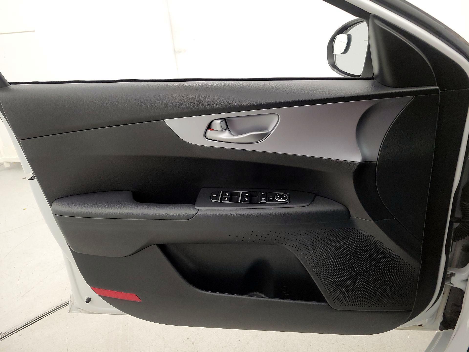 Thumbnail: 2022 Kia Forte - 12