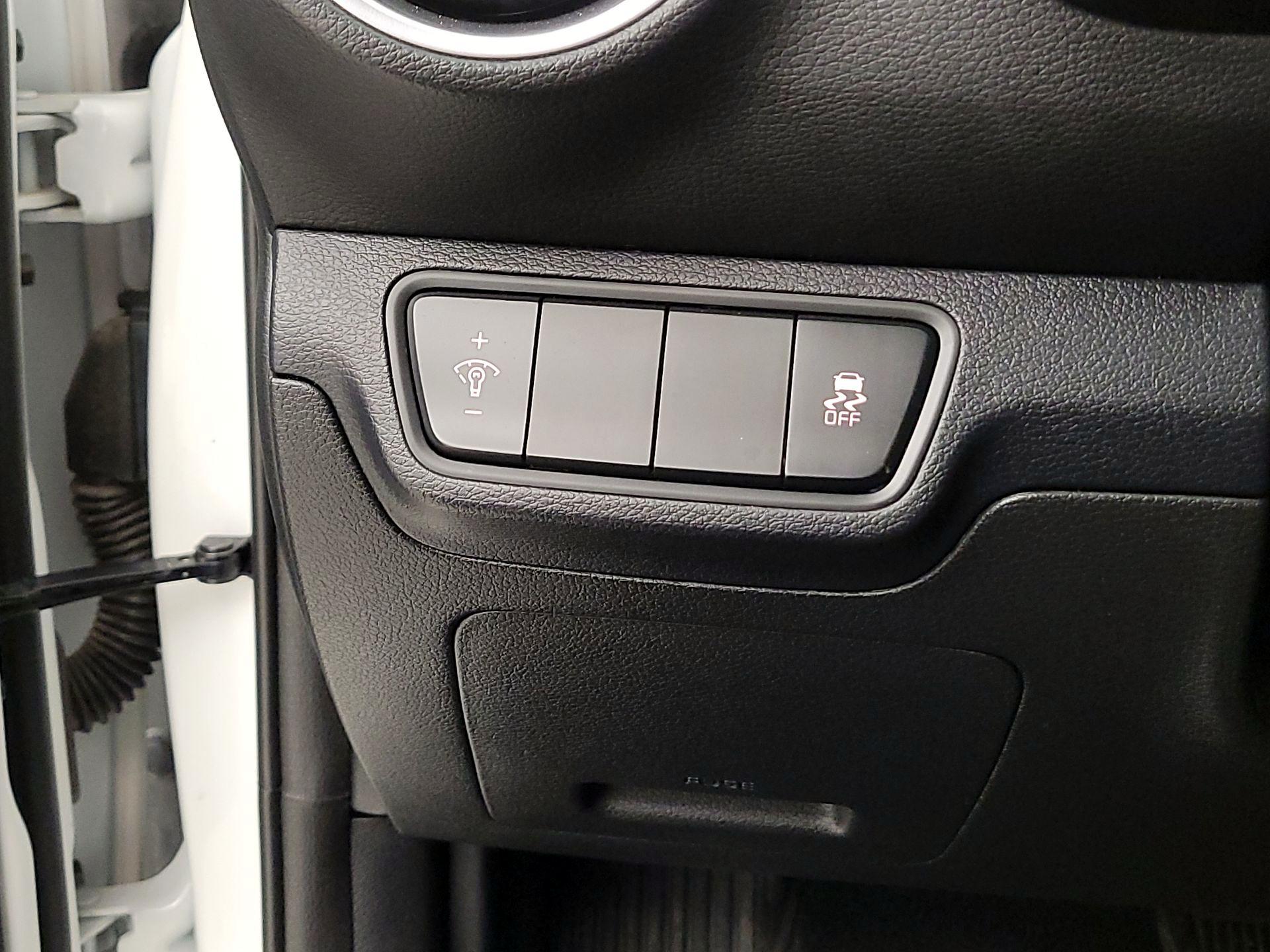 Thumbnail: 2022 Kia Forte - 13