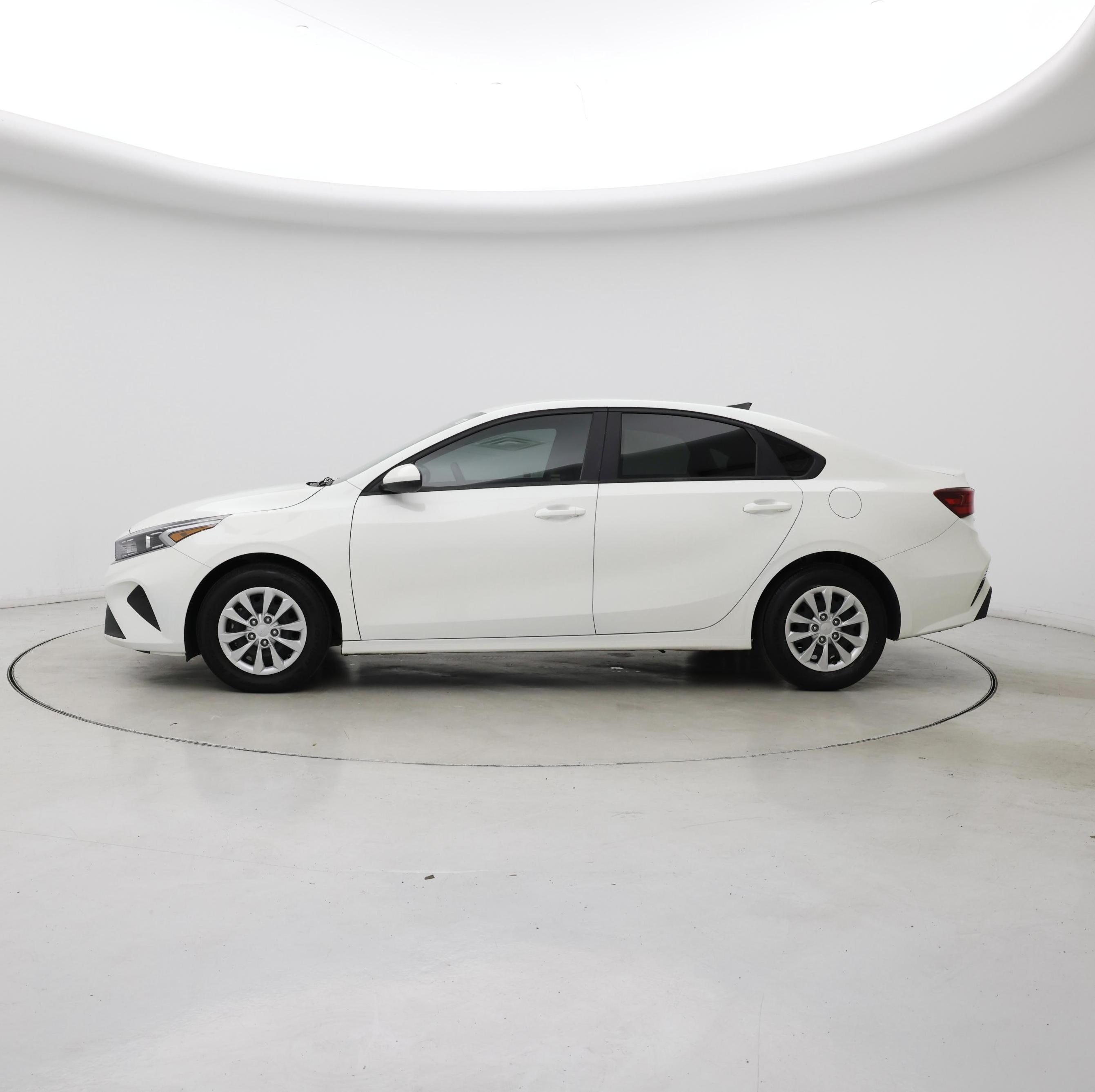 Thumbnail: 2022 Kia Forte - 3