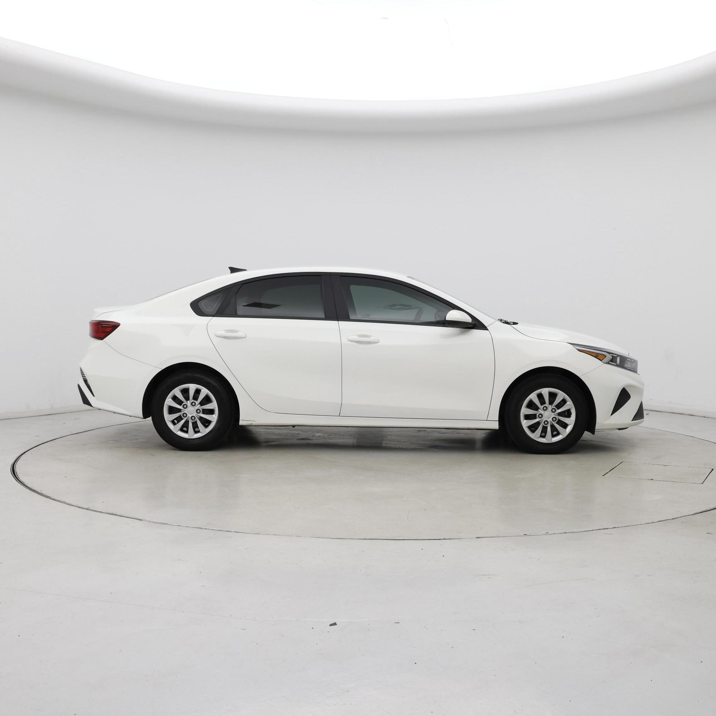 Thumbnail: 2022 Kia Forte - 7