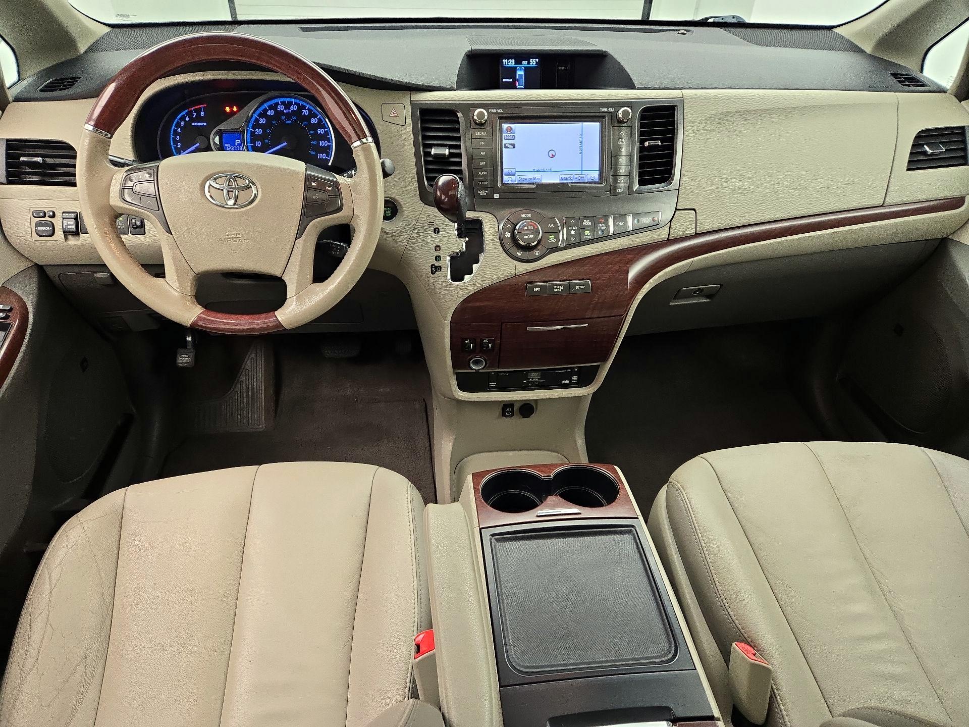 Thumbnail: 2014 Toyota Sienna - 9