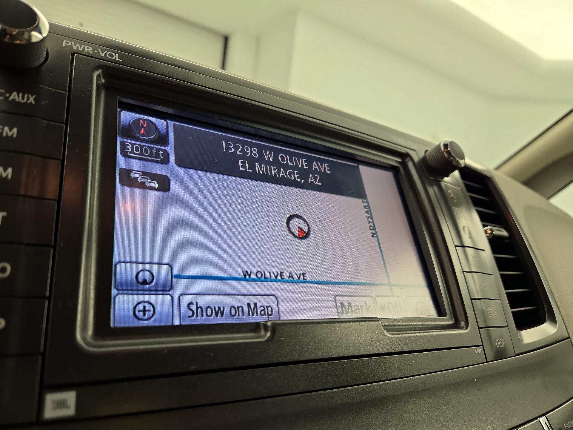 Thumbnail: 2014 Toyota Sienna - 14