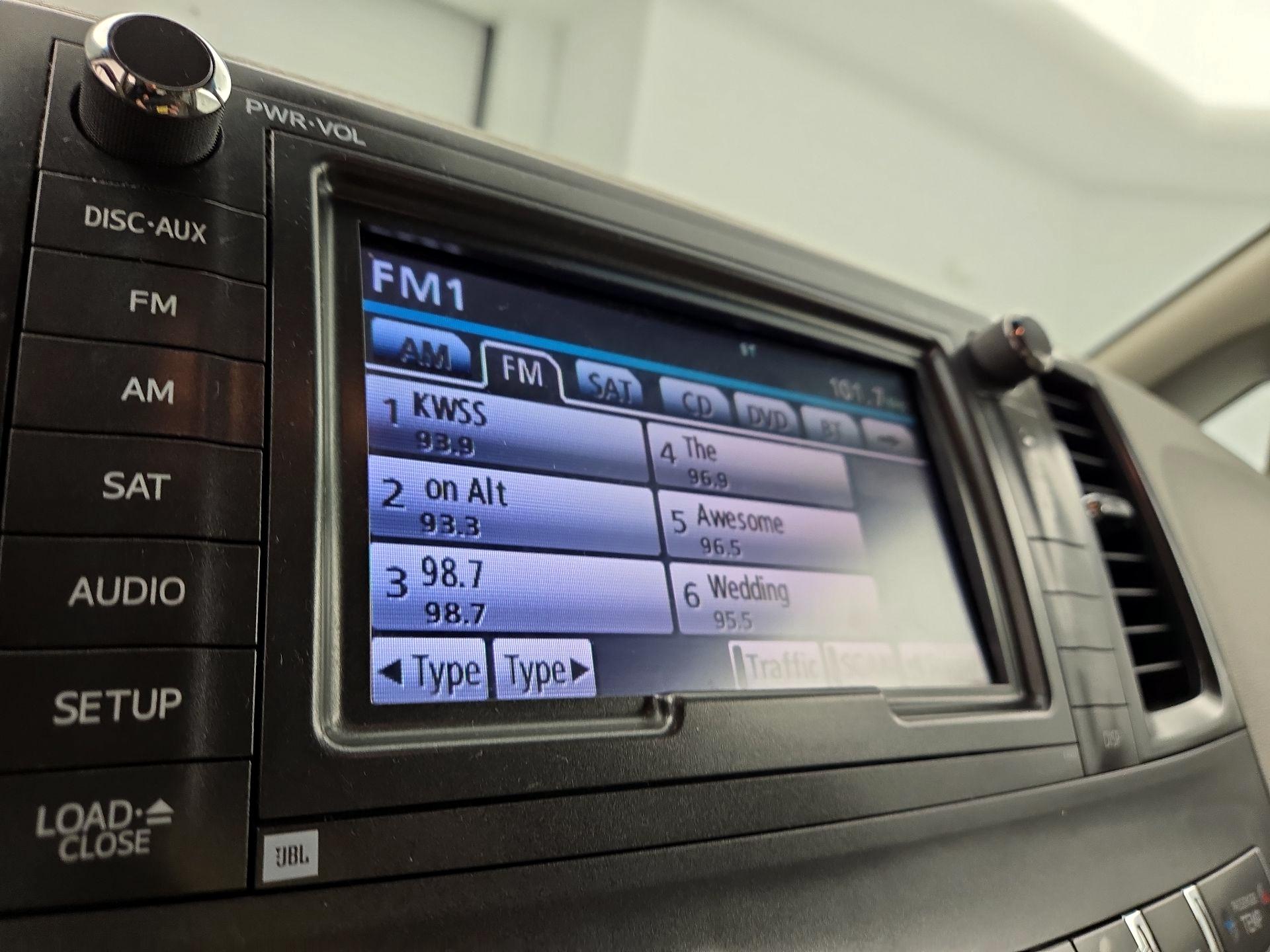 Thumbnail: 2014 Toyota Sienna - 16