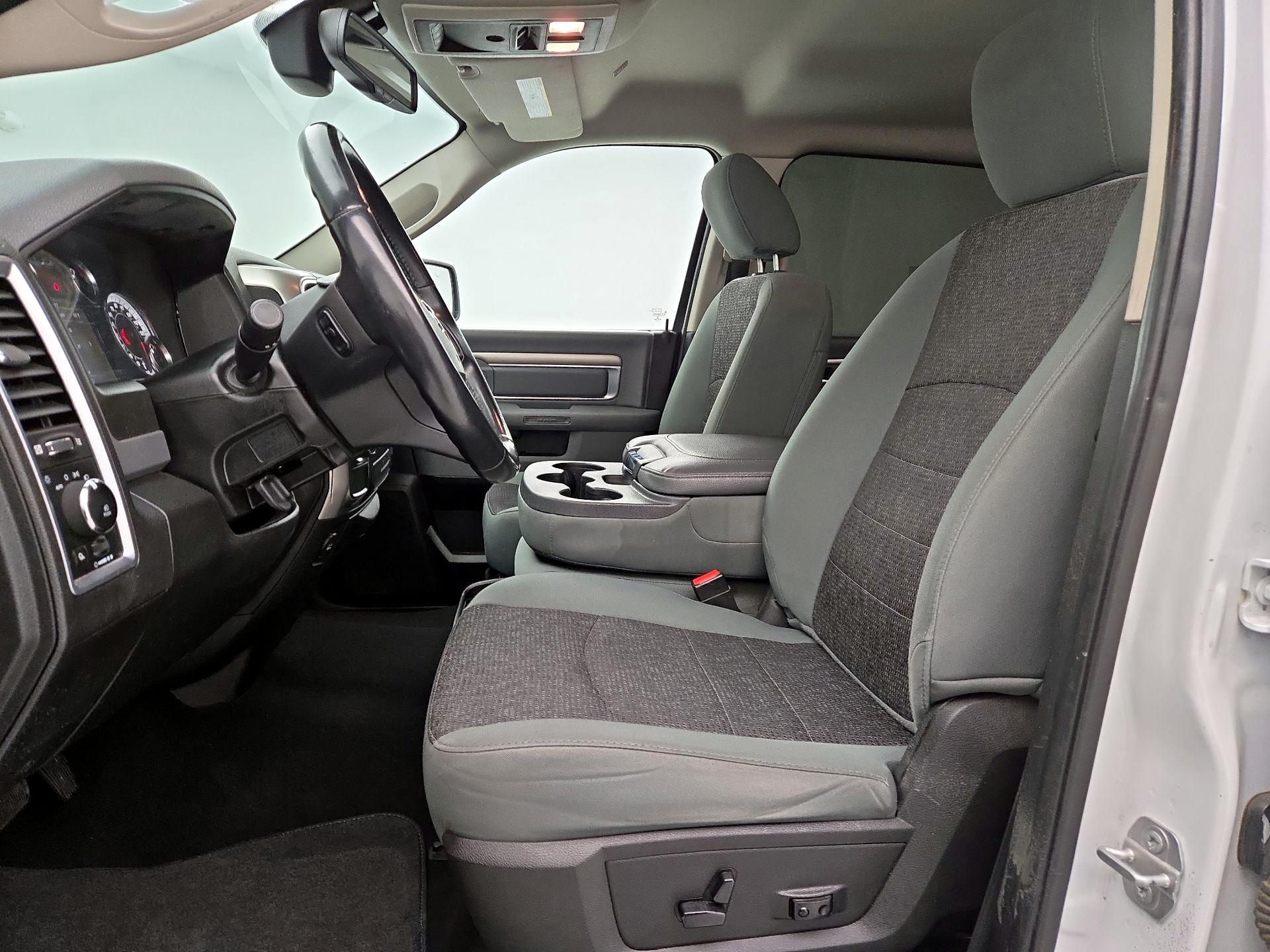 Thumbnail: 2019 RAM 1500 Classic - 11