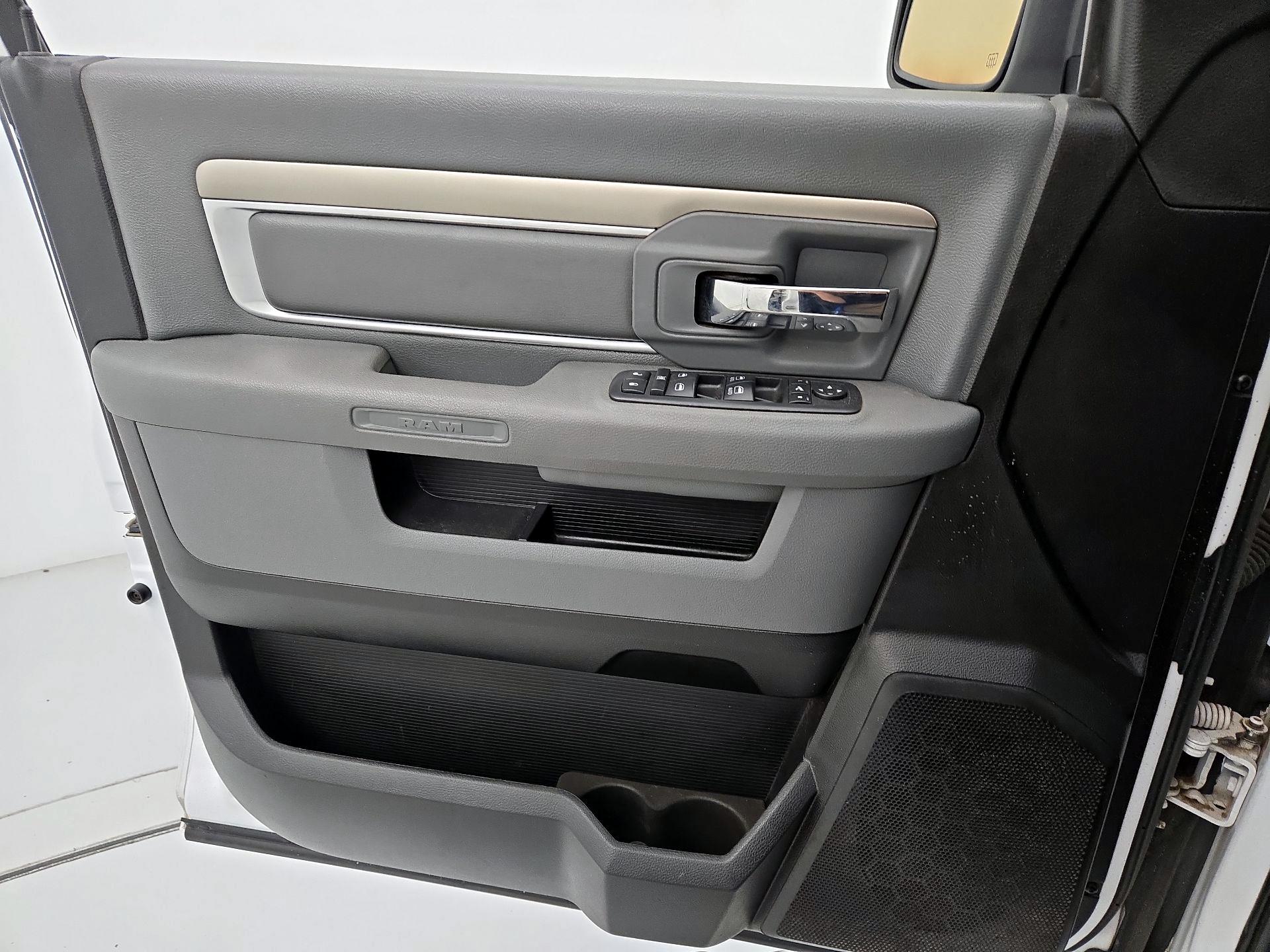 Thumbnail: 2019 RAM 1500 Classic - 12