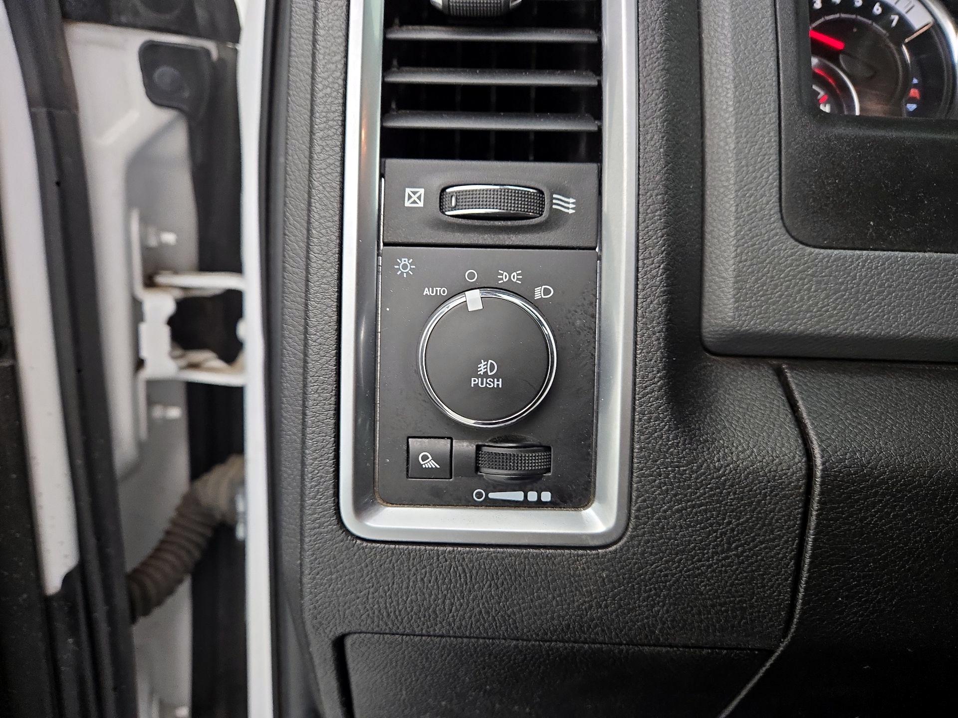 Thumbnail: 2019 RAM 1500 Classic - 13