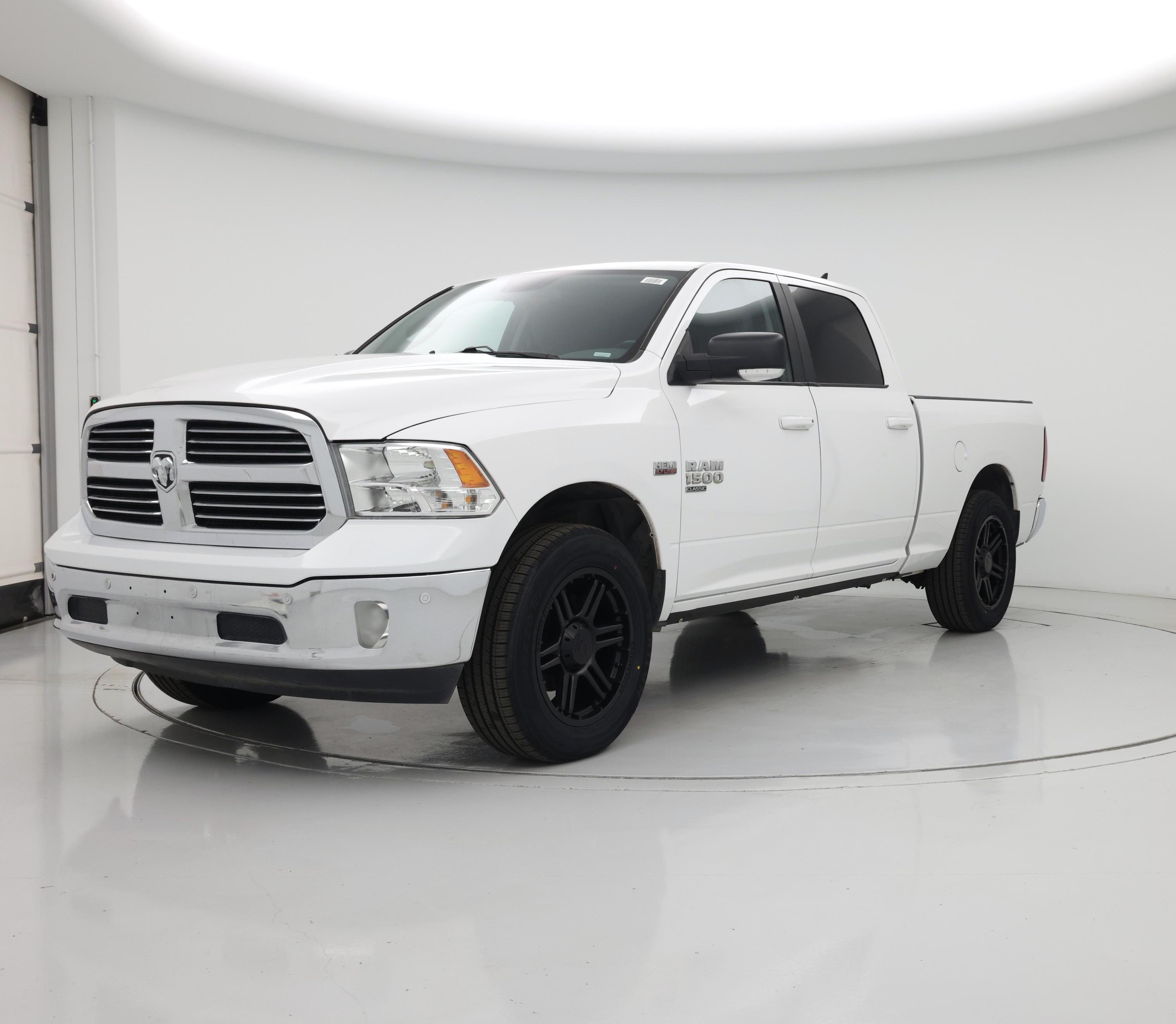 Thumbnail: 2019 RAM 1500 Classic - 4