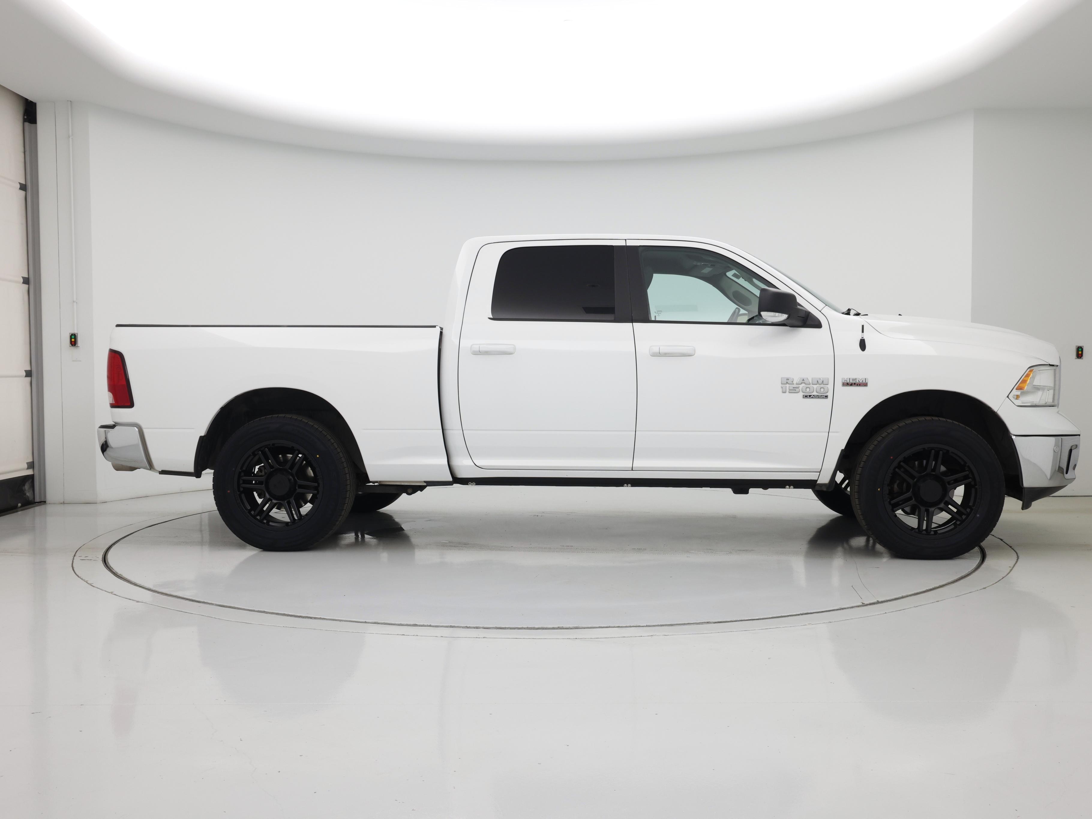 Thumbnail: 2019 RAM 1500 Classic - 7