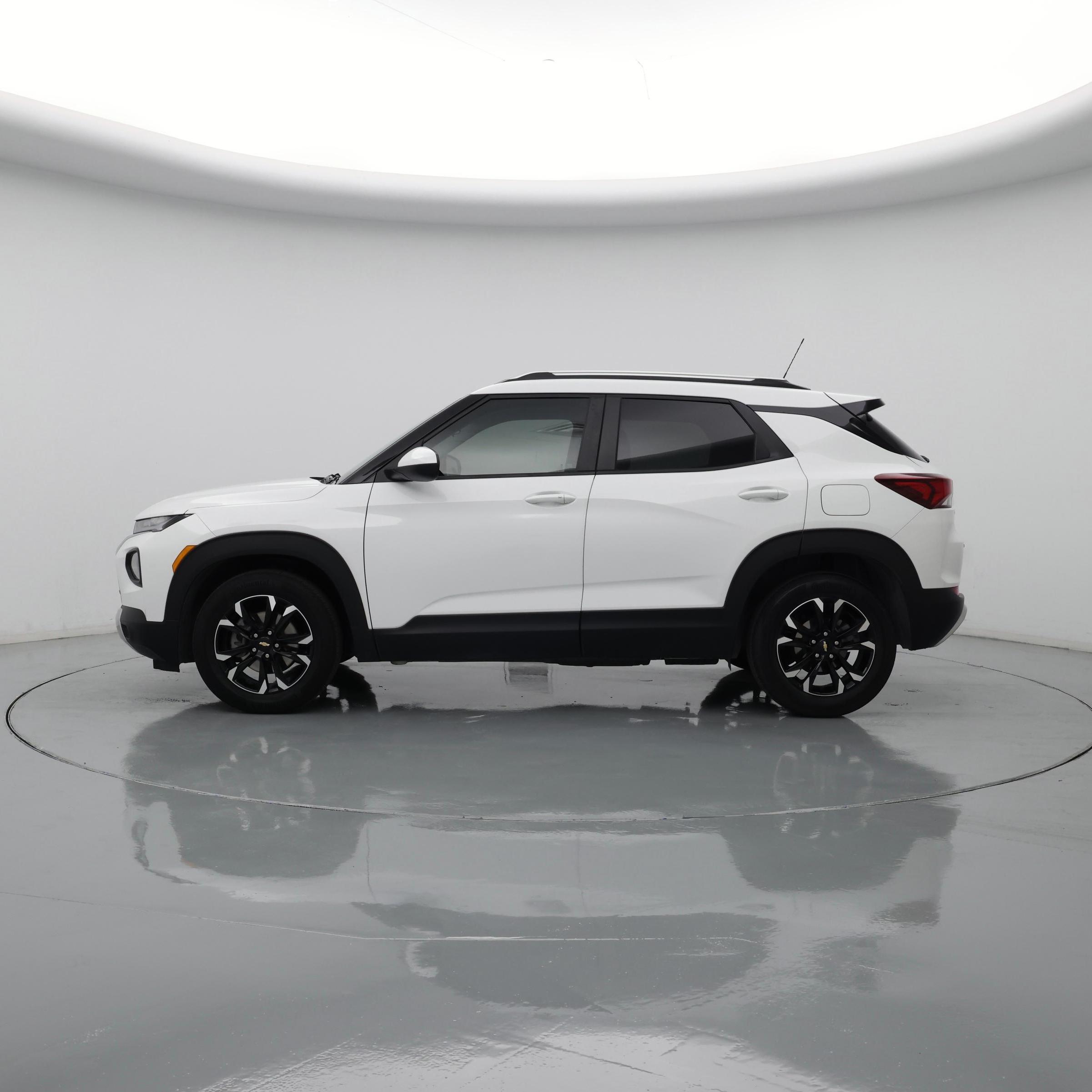 Thumbnail: 2023 Chevrolet TrailBlazer - 3