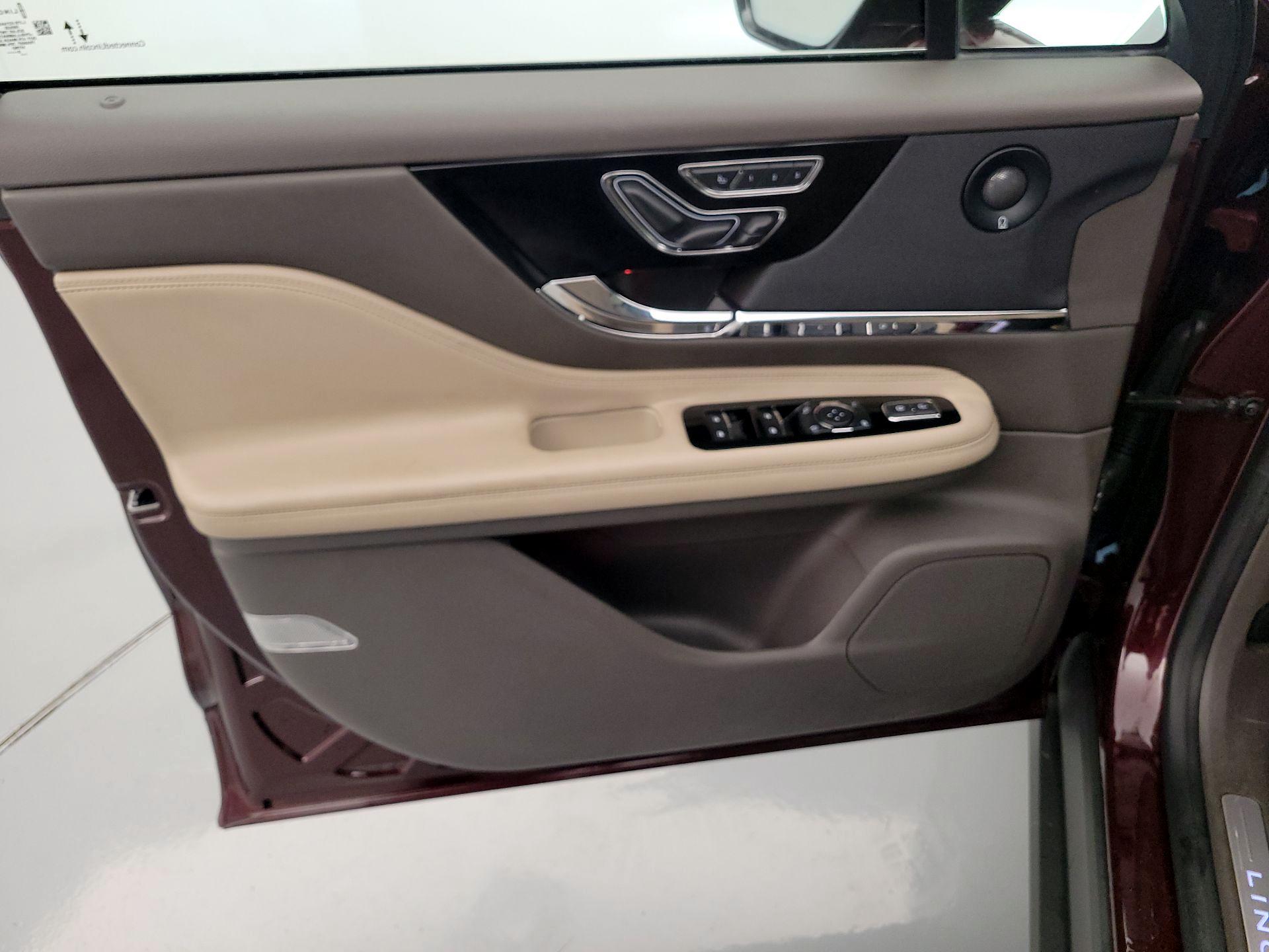 Thumbnail: 2020 Lincoln Corsair - 12