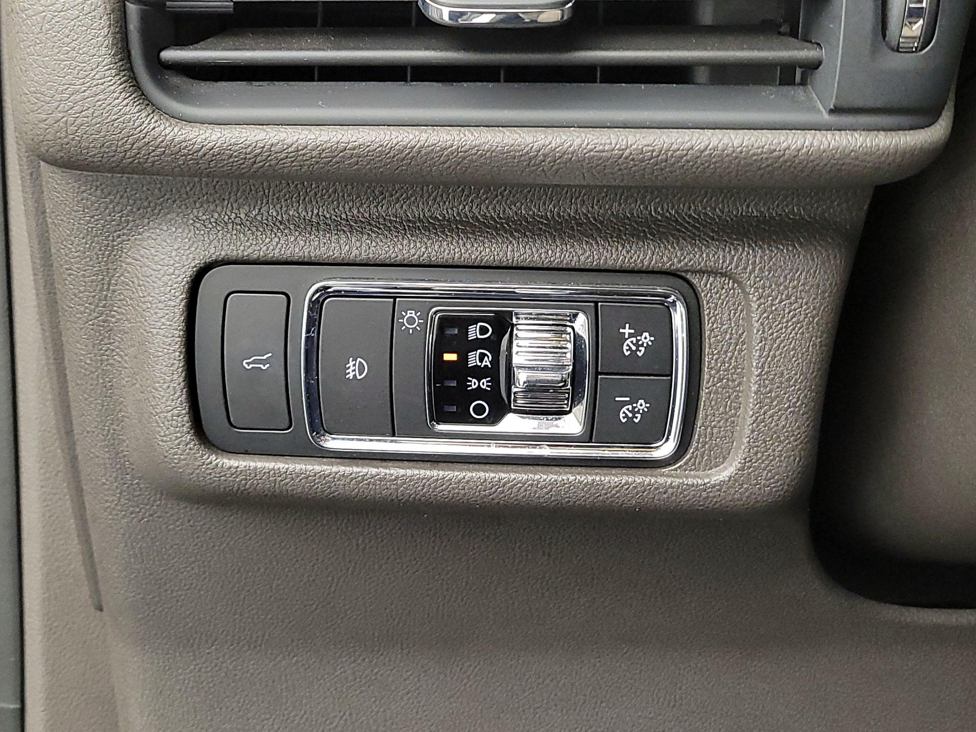 Thumbnail: 2020 Lincoln Corsair - 13