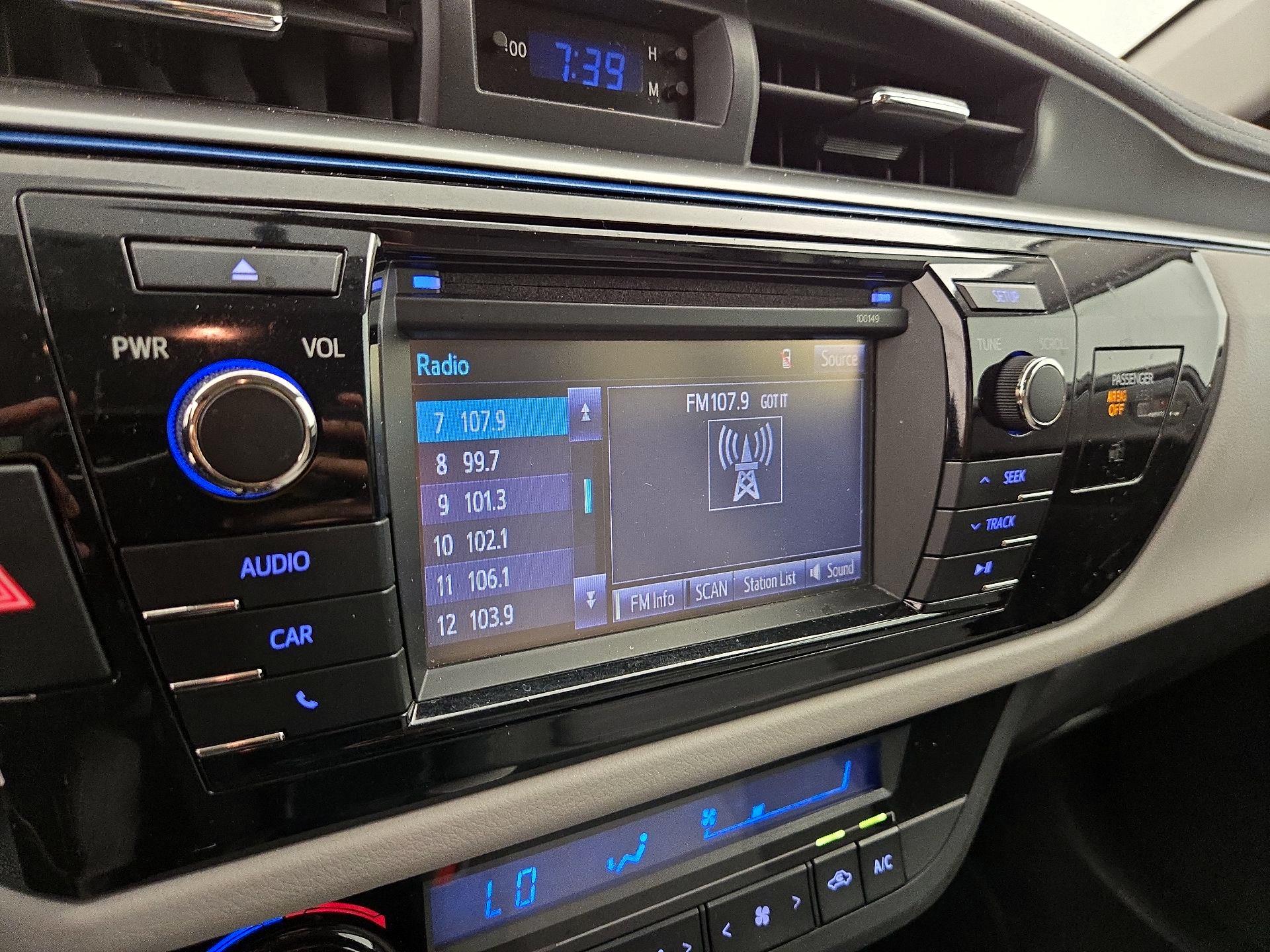 Thumbnail: 2015 Toyota Corolla - 15