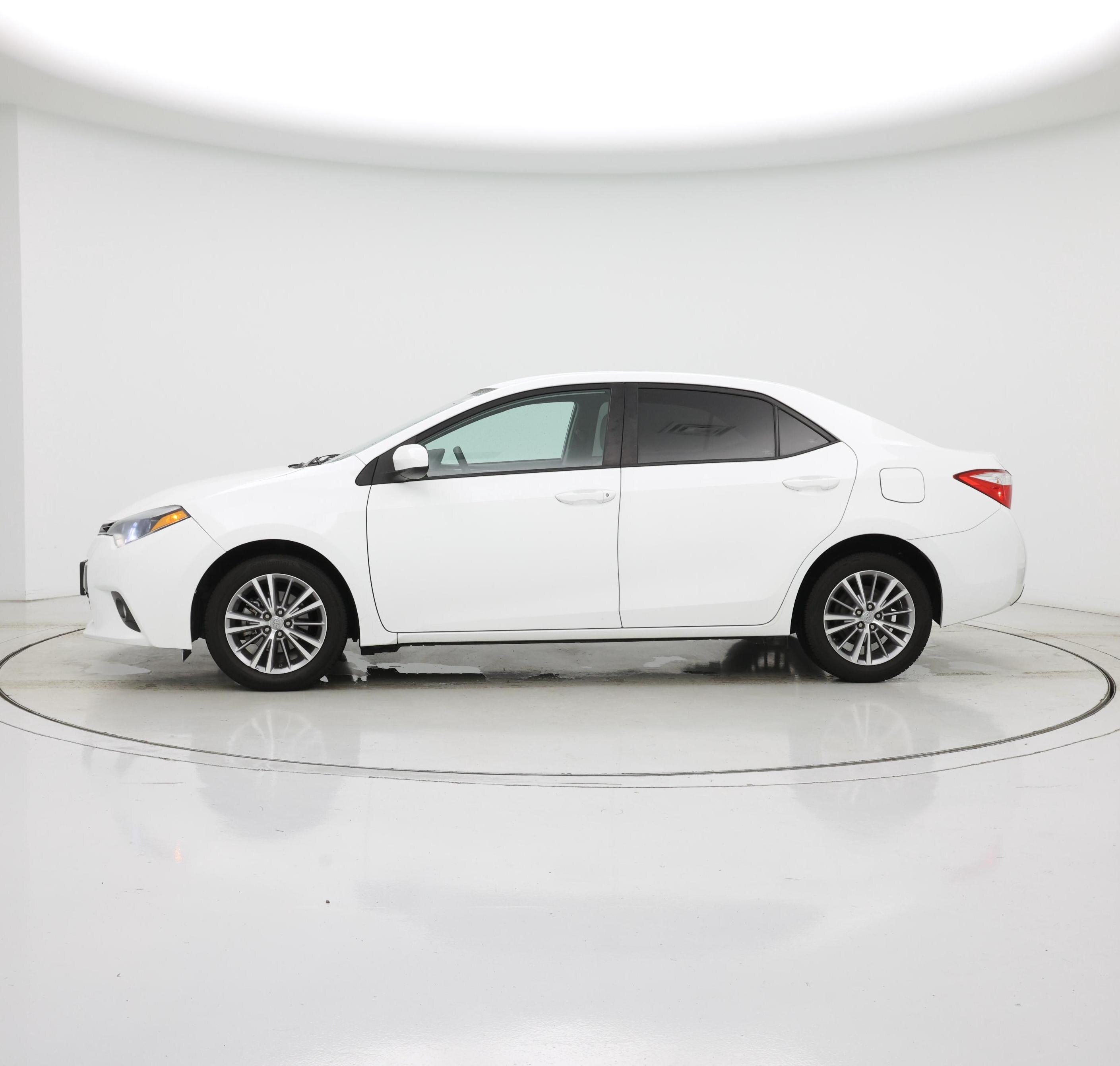 Thumbnail: 2015 Toyota Corolla - 3