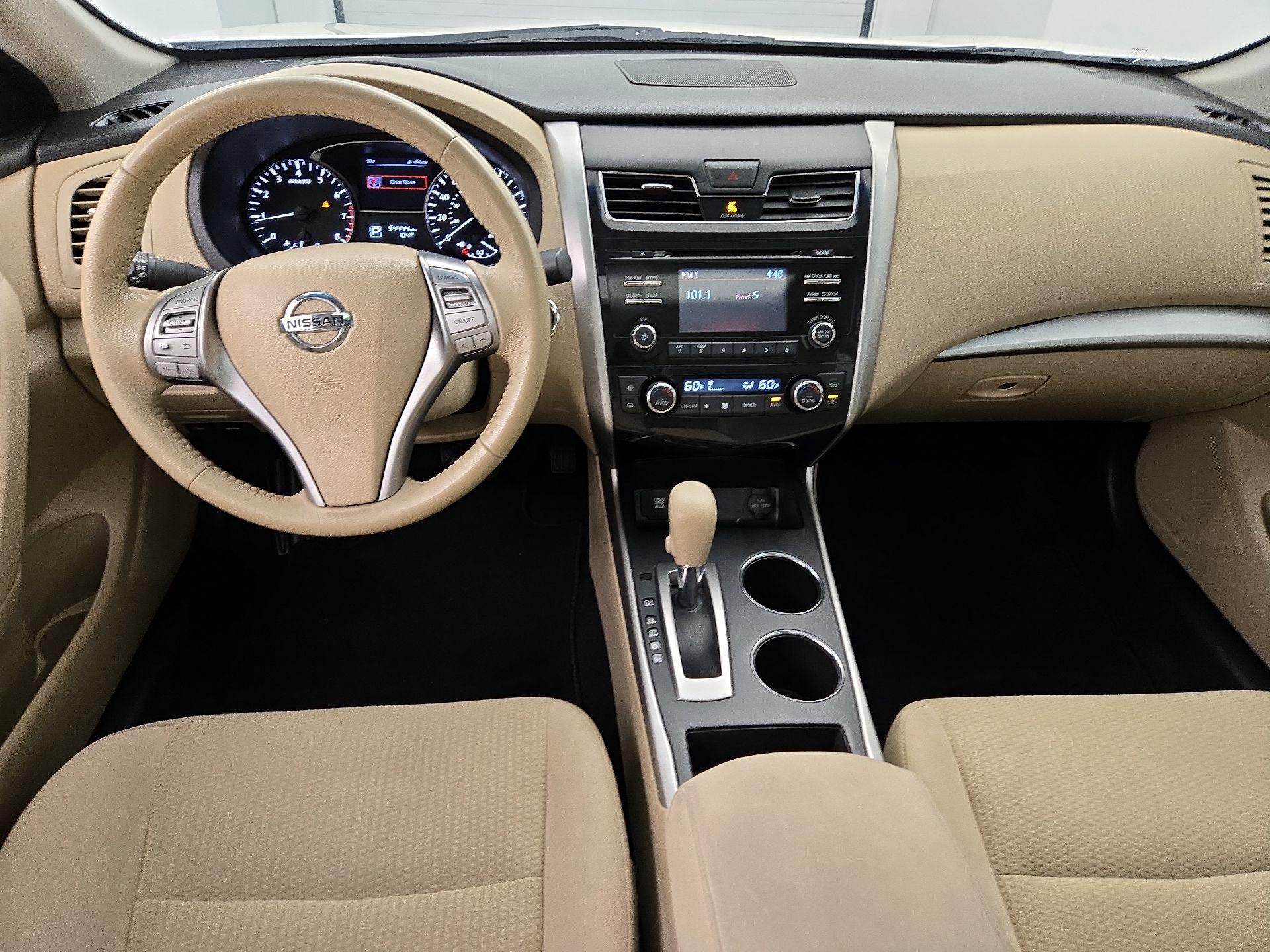 Thumbnail: 2015 Nissan Altima - 9