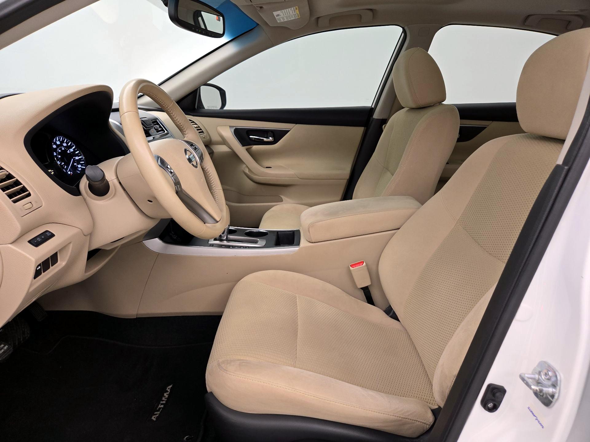 Thumbnail: 2015 Nissan Altima - 11