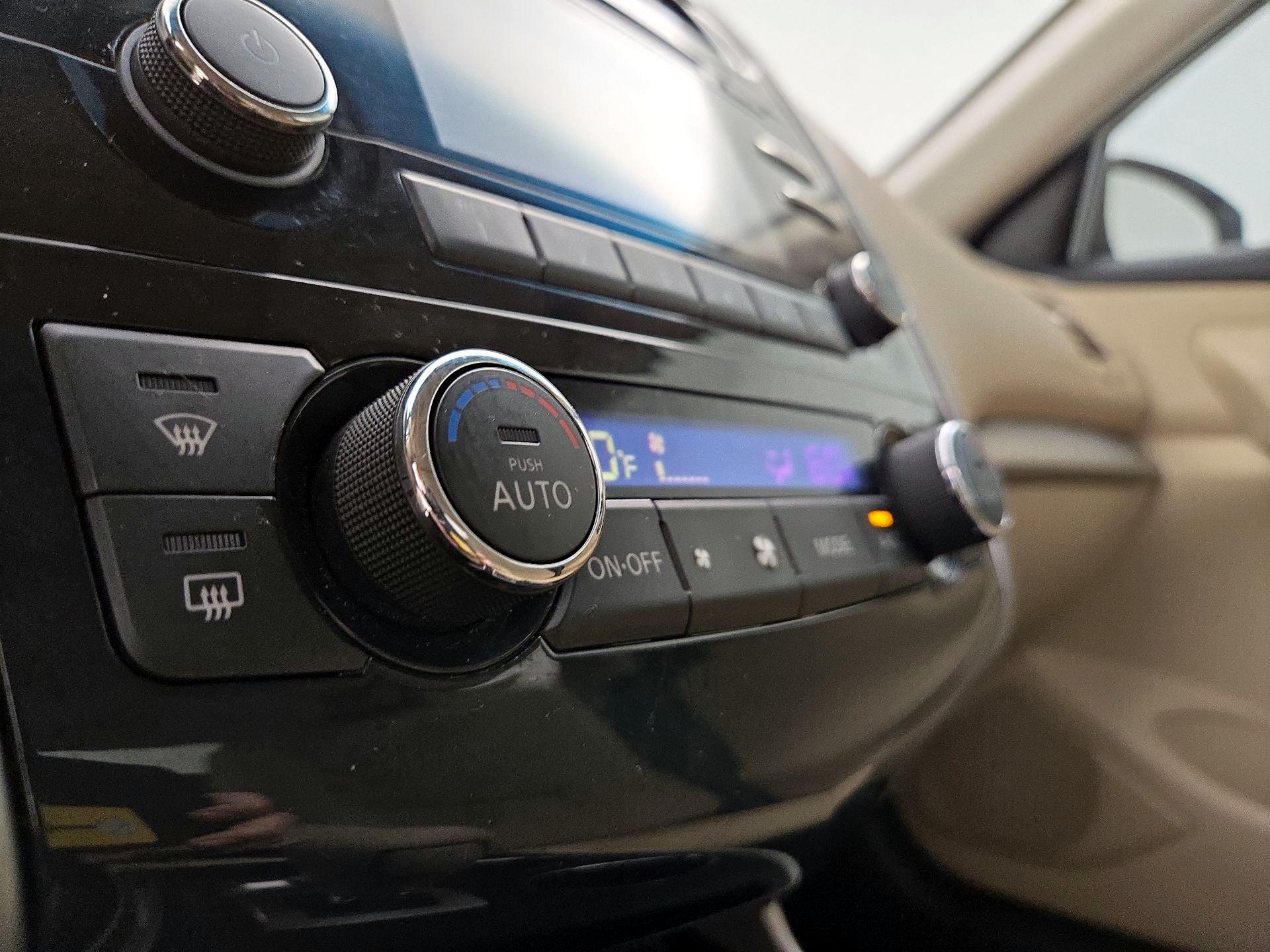 Thumbnail: 2015 Nissan Altima - 16