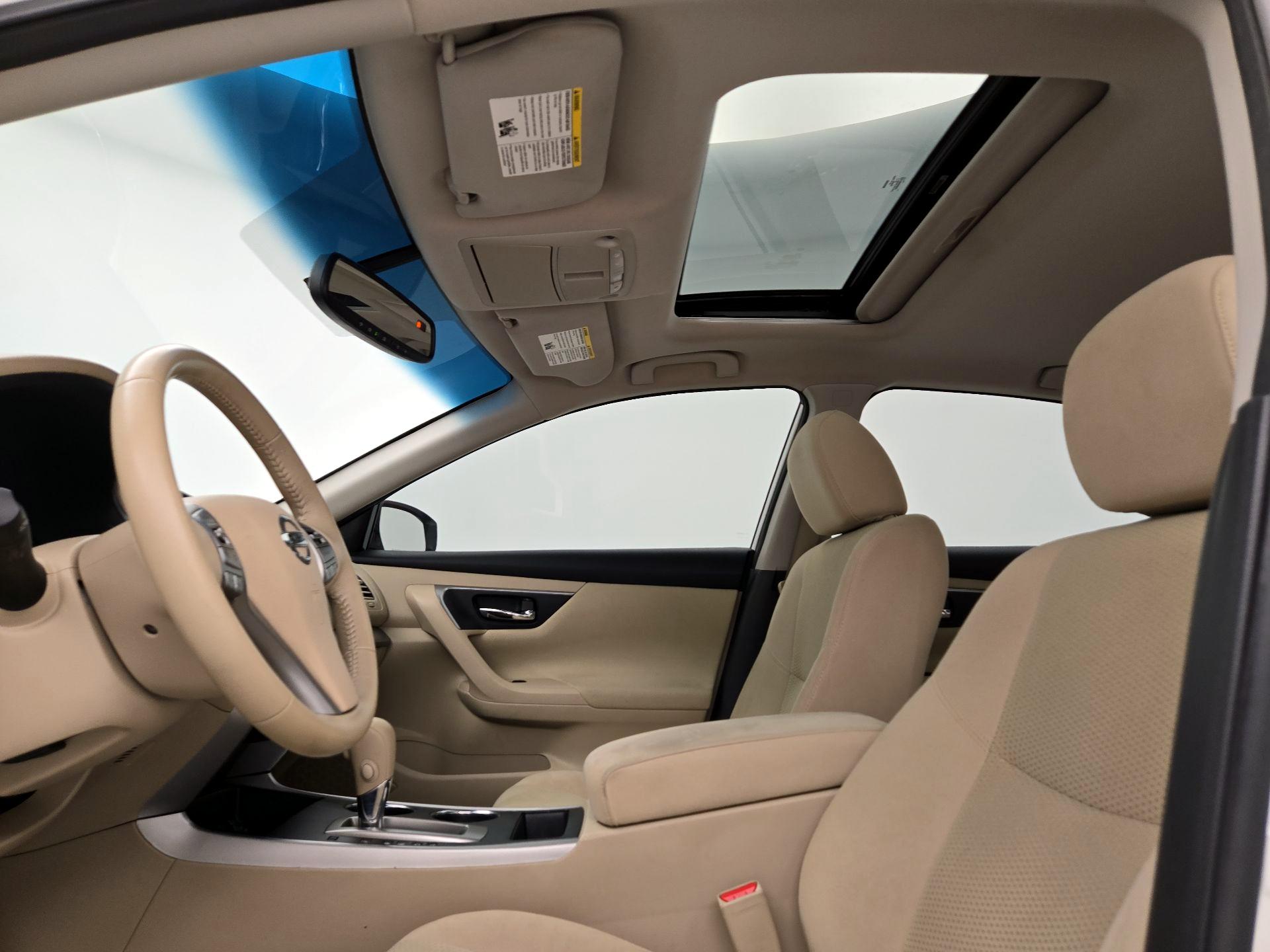 Thumbnail: 2015 Nissan Altima - 19