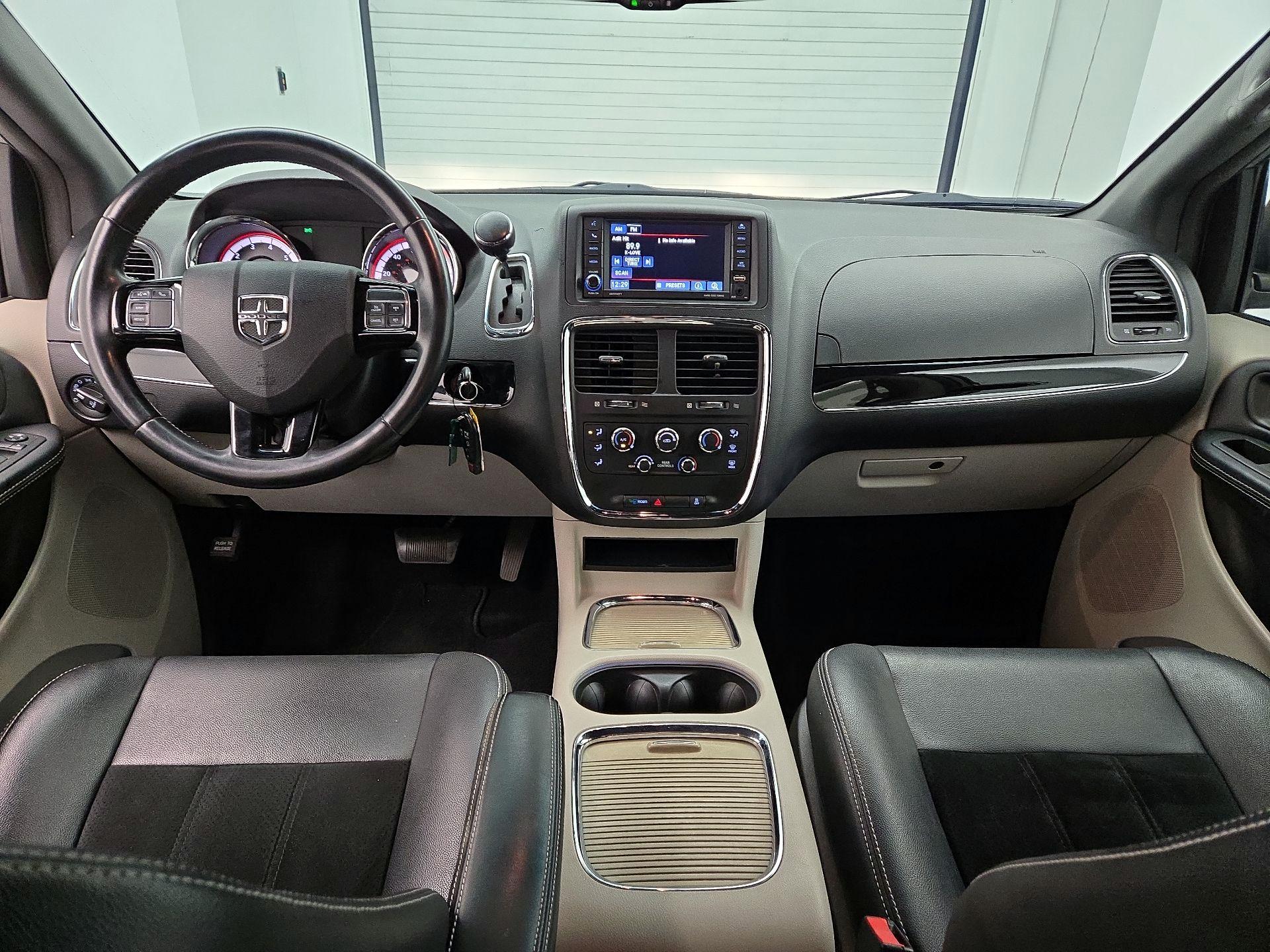 Thumbnail: 2017 Dodge Grand Caravan - 9