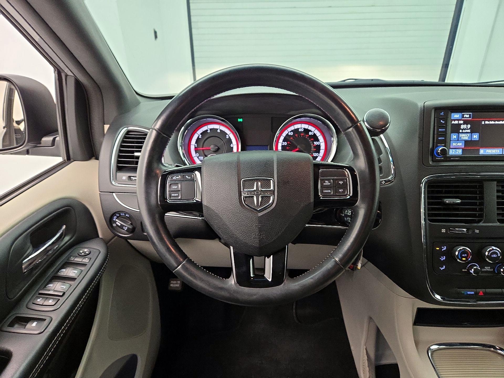 Thumbnail: 2017 Dodge Grand Caravan - 10