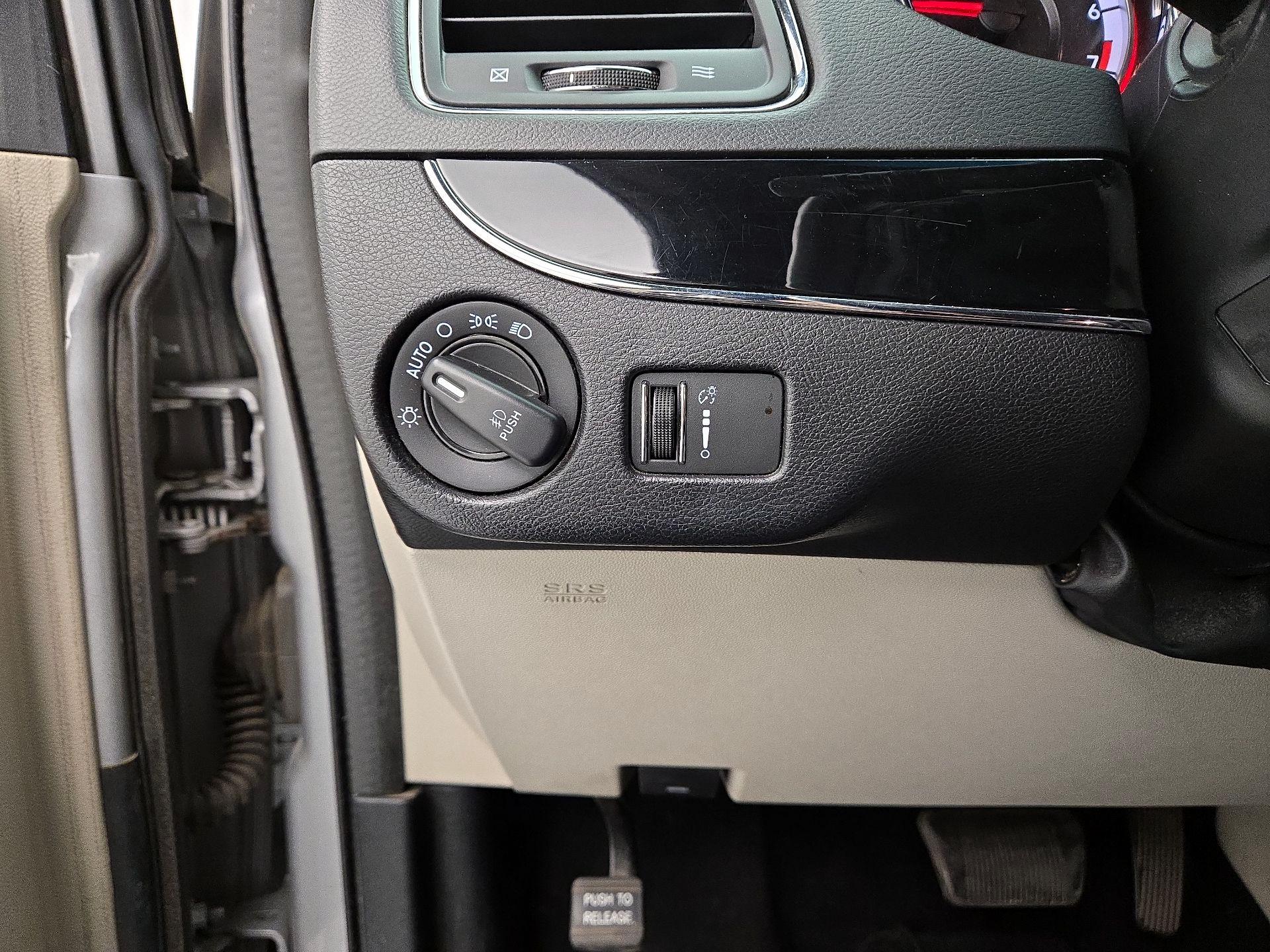 Thumbnail: 2017 Dodge Grand Caravan - 13