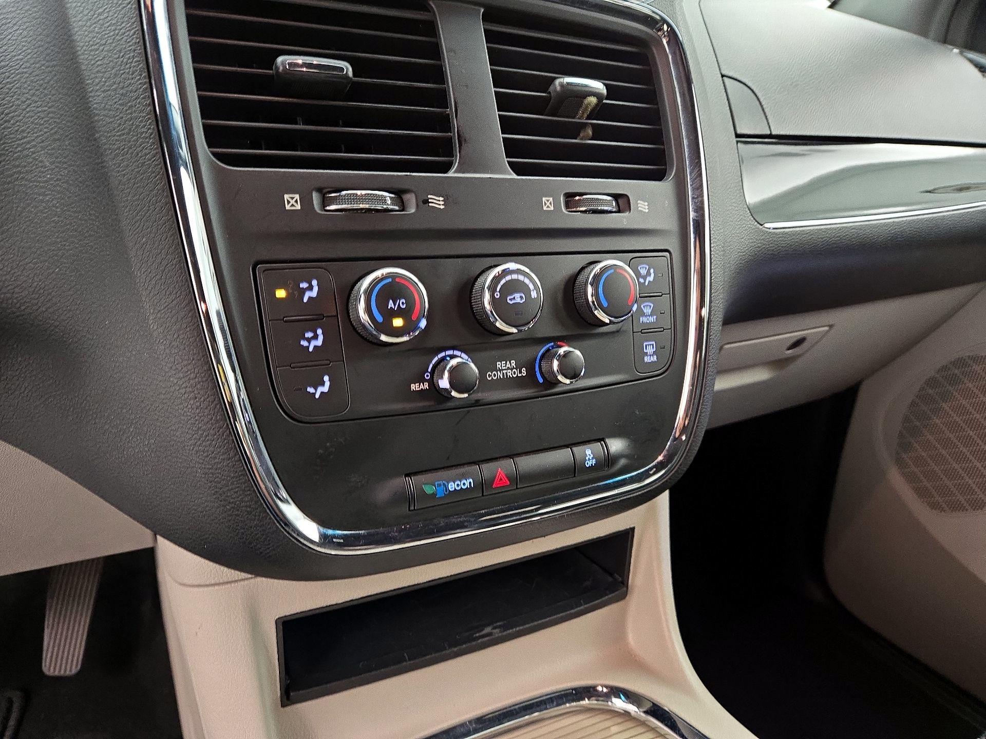 Thumbnail: 2017 Dodge Grand Caravan - 16