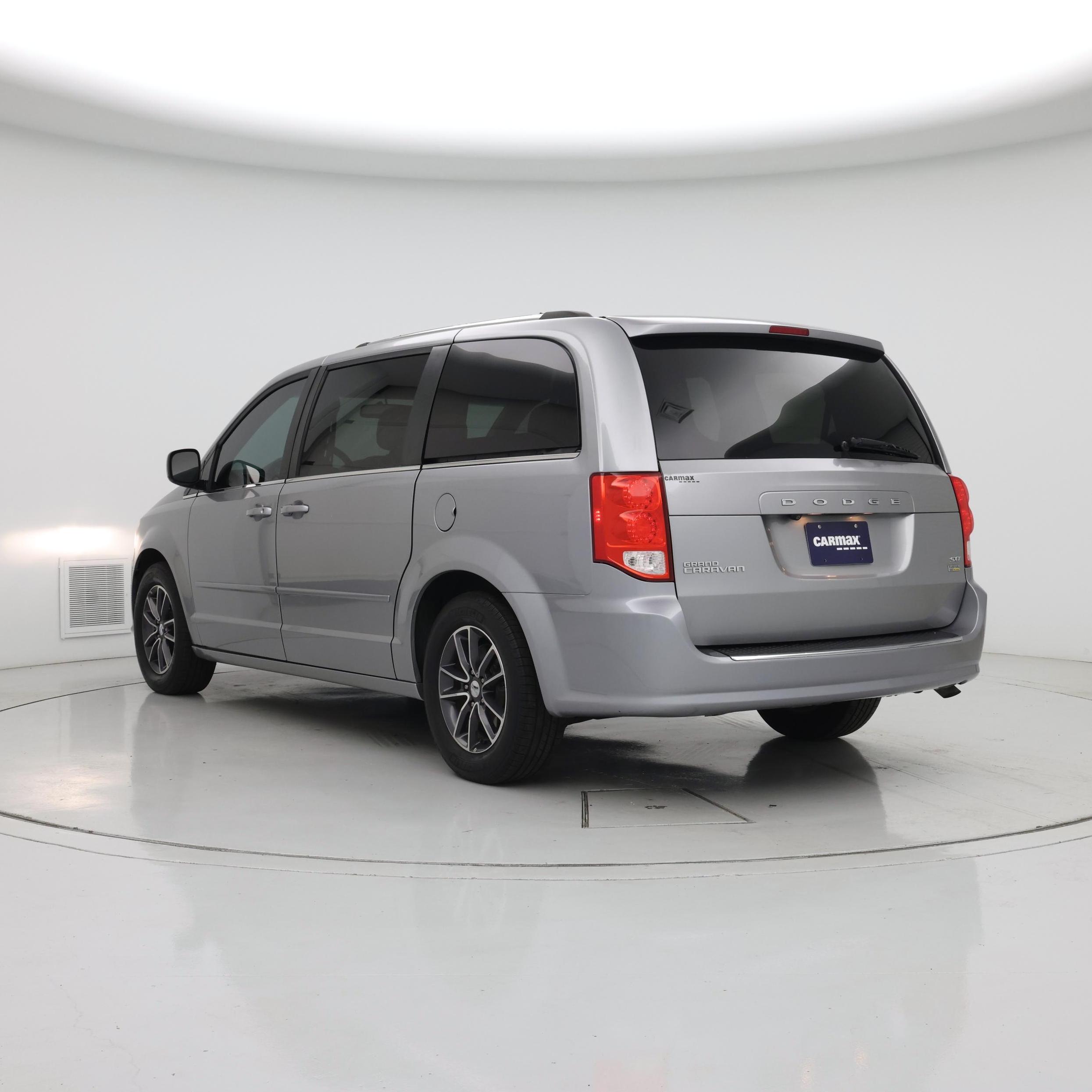 Thumbnail: 2017 Dodge Grand Caravan - 2