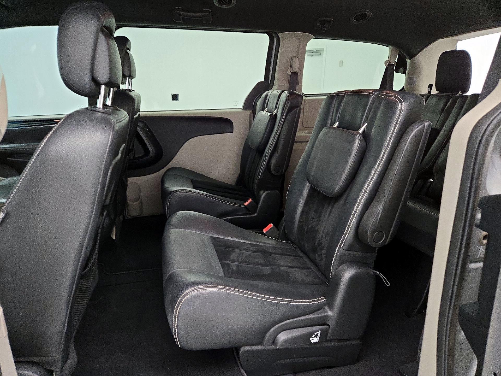 Thumbnail: 2017 Dodge Grand Caravan - 19