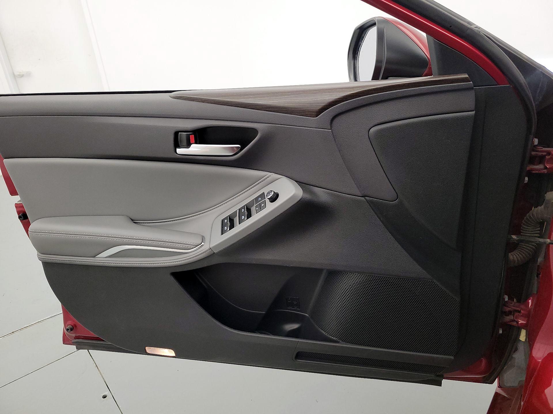 Thumbnail: 2022 Toyota Avalon - 12