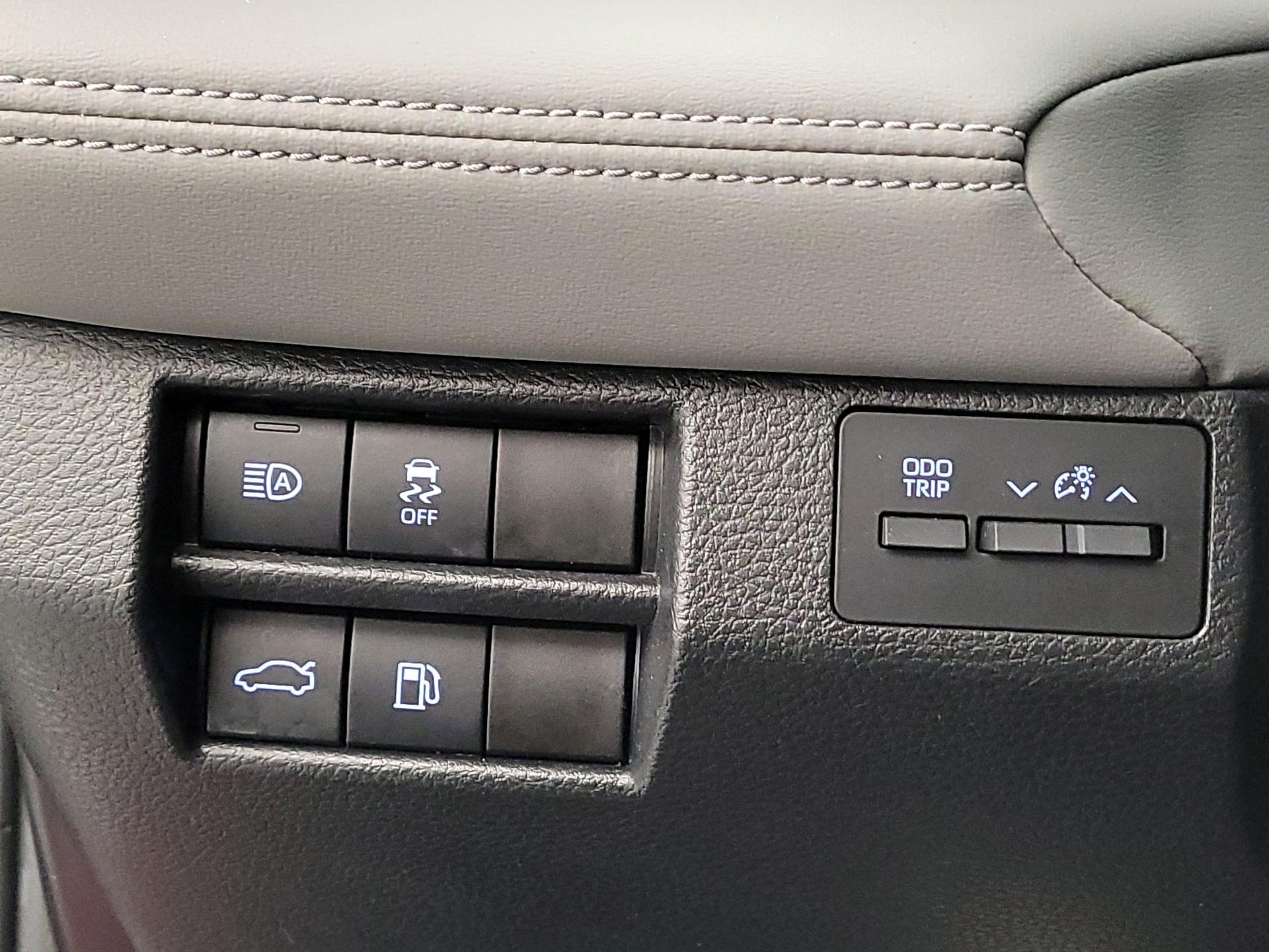 Thumbnail: 2022 Toyota Avalon - 13