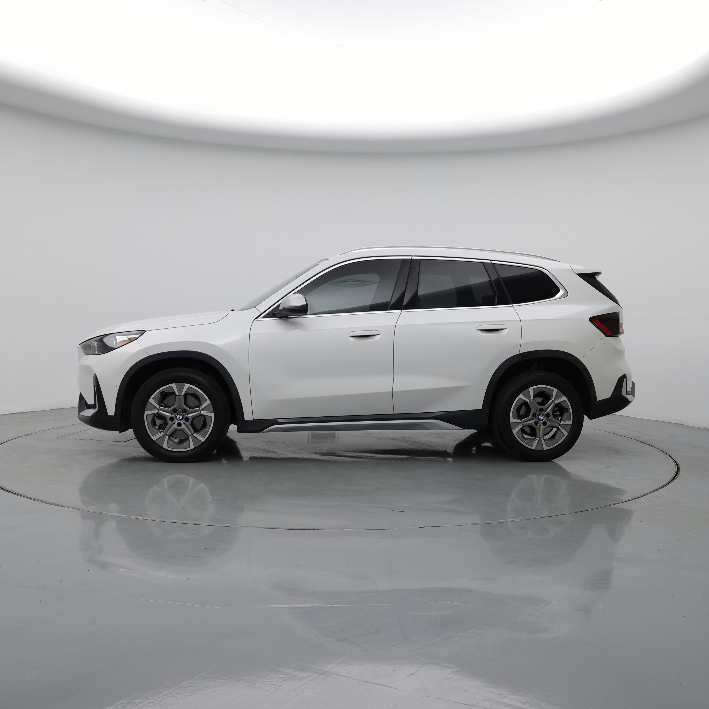 Thumbnail: 2023 BMW X1 - 3