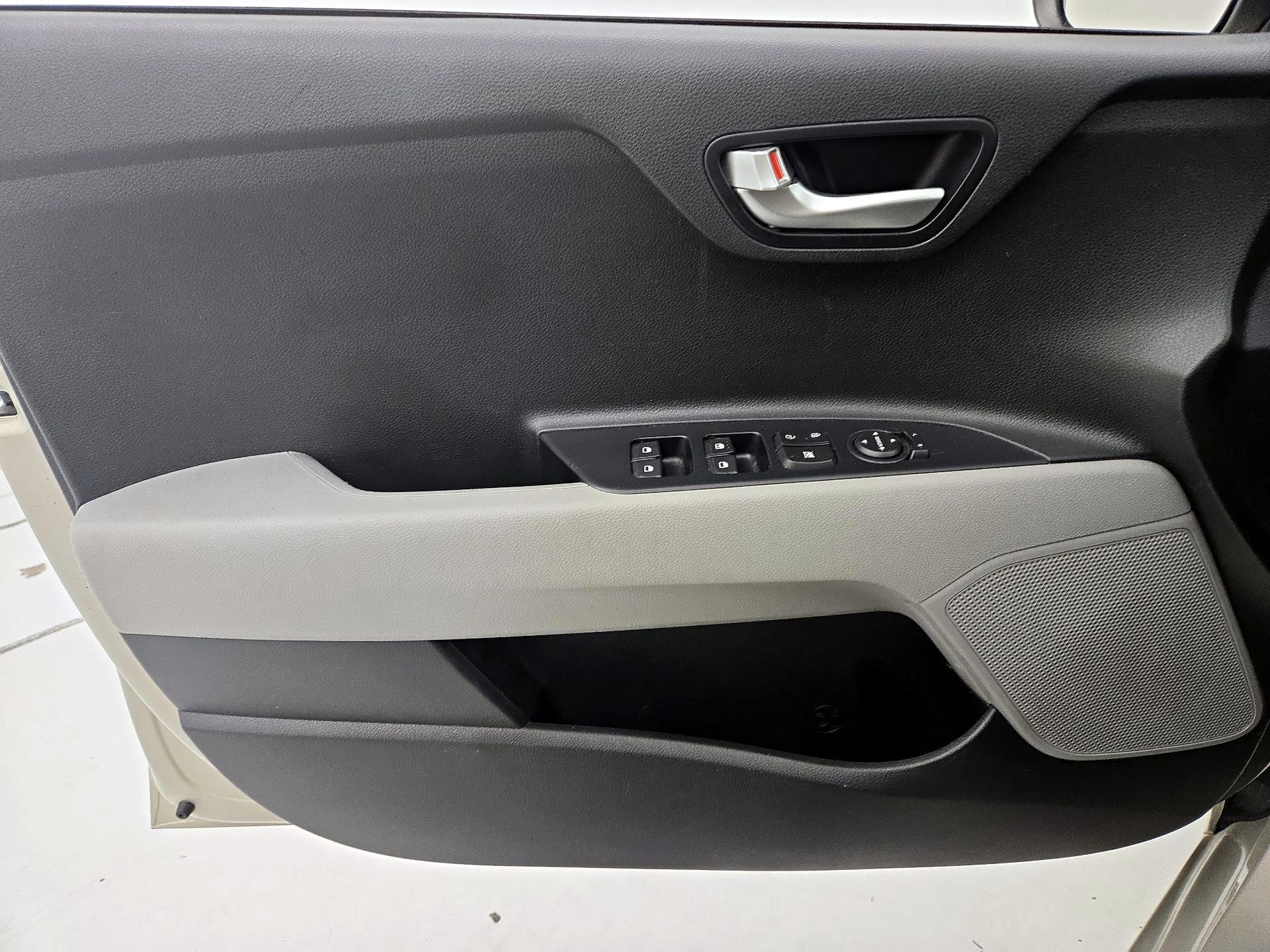 Thumbnail: 2018 Kia Rio - 12