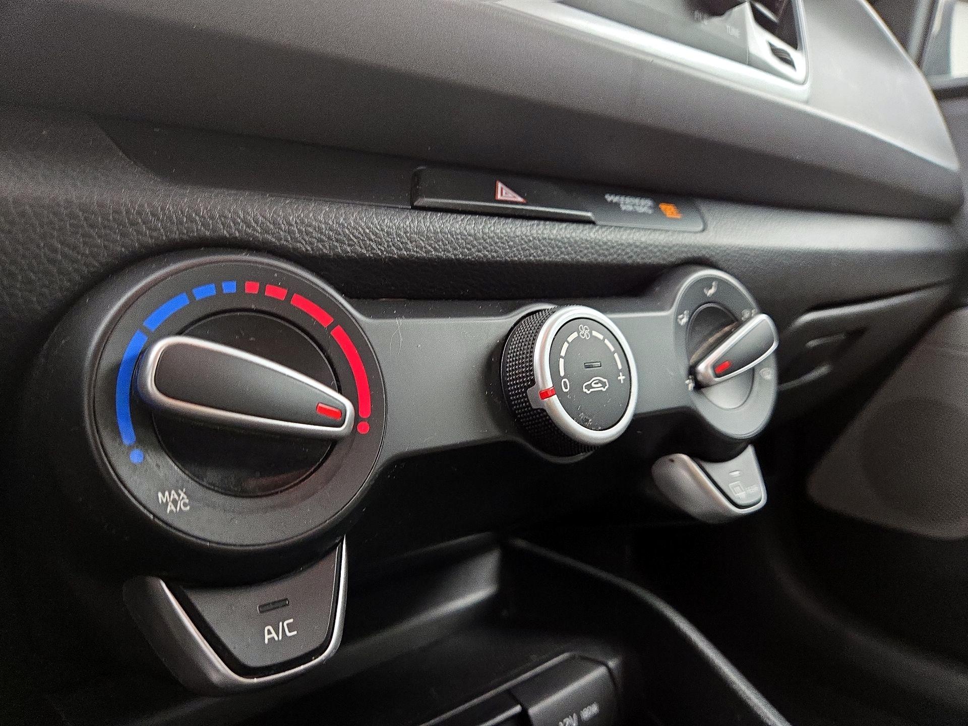 Thumbnail: 2018 Kia Rio - 16