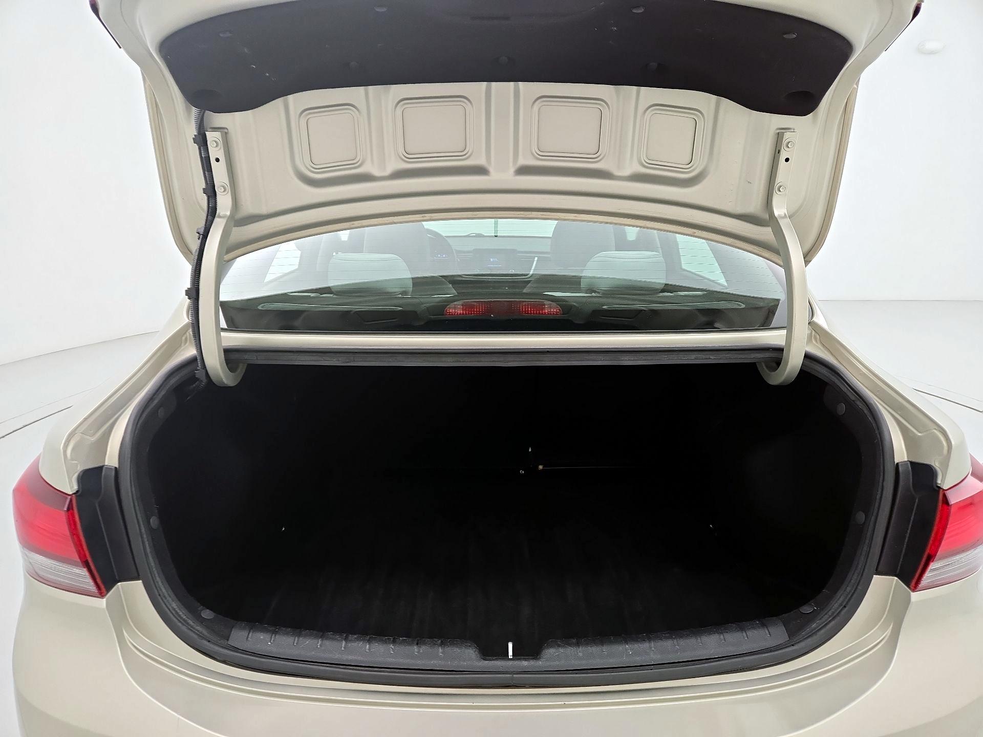 Thumbnail: 2018 Kia Rio - 20