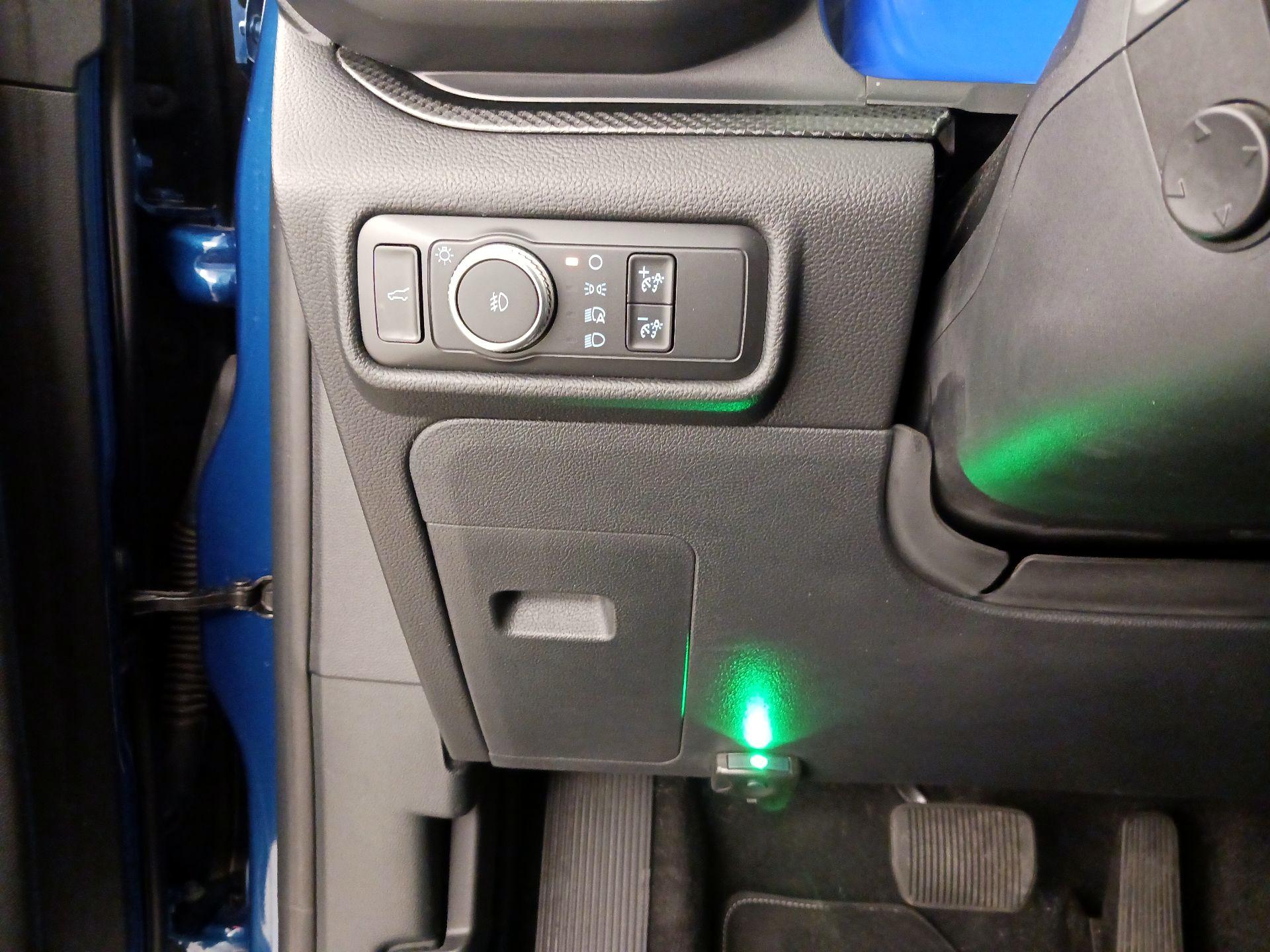 Thumbnail: 2020 Ford Explorer - 13