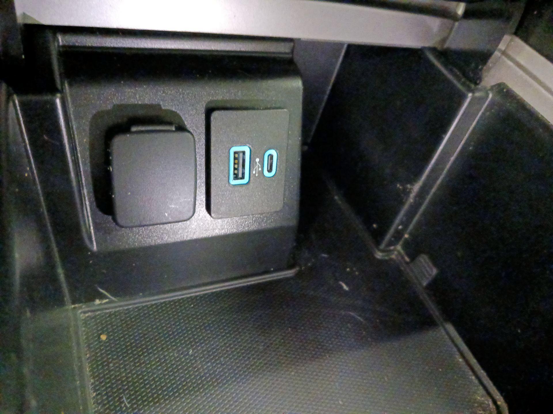 Thumbnail: 2020 Ford Explorer - 19