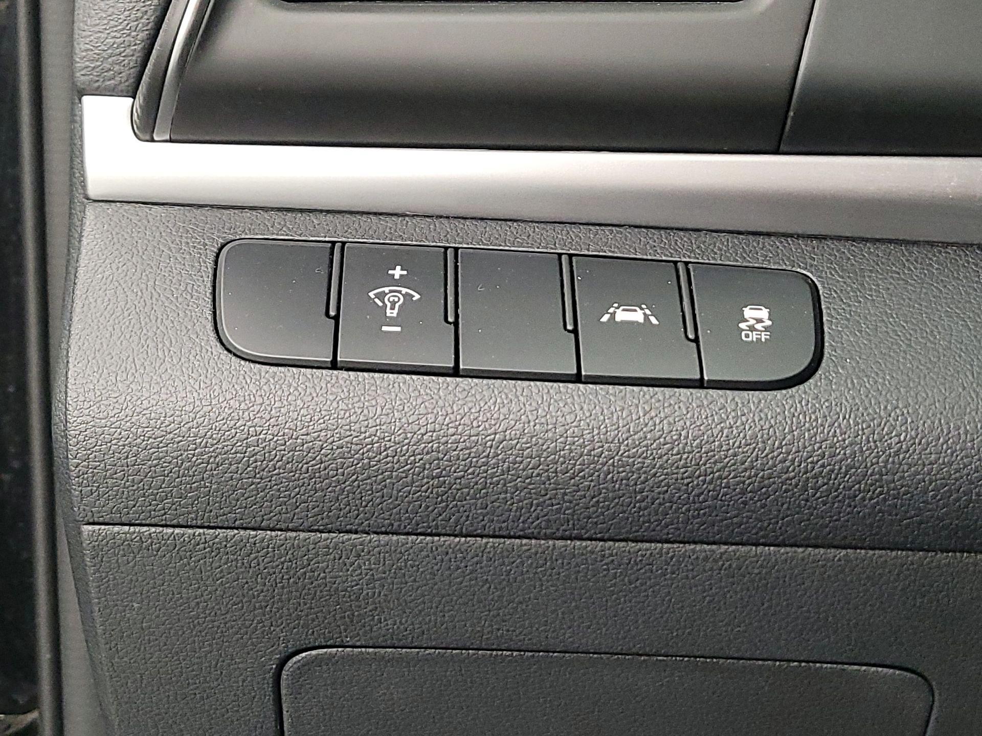 Thumbnail: 2020 Hyundai Elantra - 13