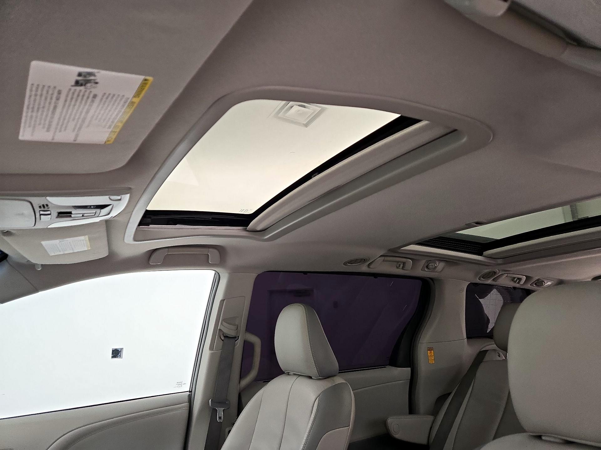 Thumbnail: 2014 Toyota Sienna - 19