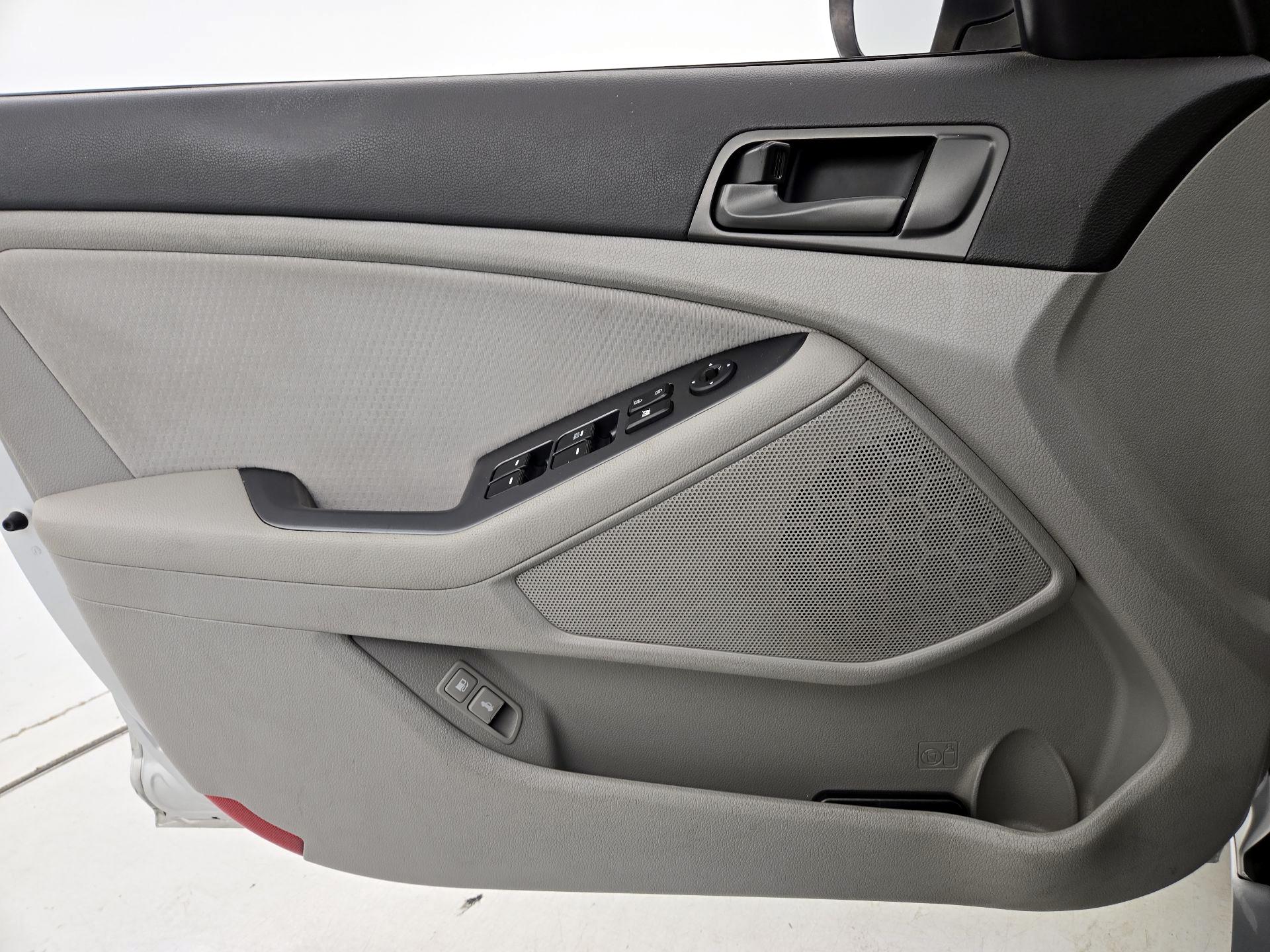 Thumbnail: 2015 Kia Optima - 12