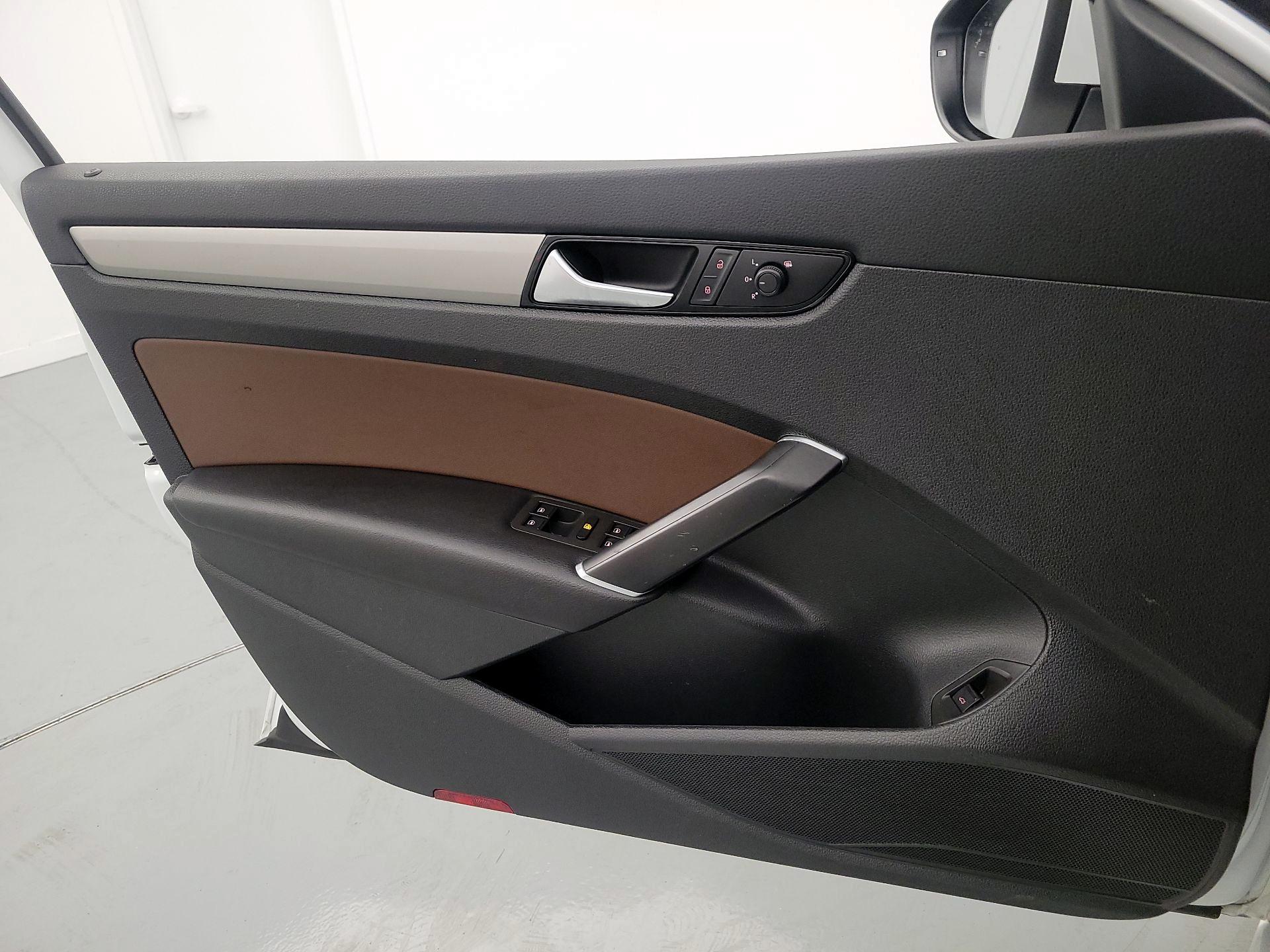 Thumbnail: 2021 Volkswagen Passat - 12