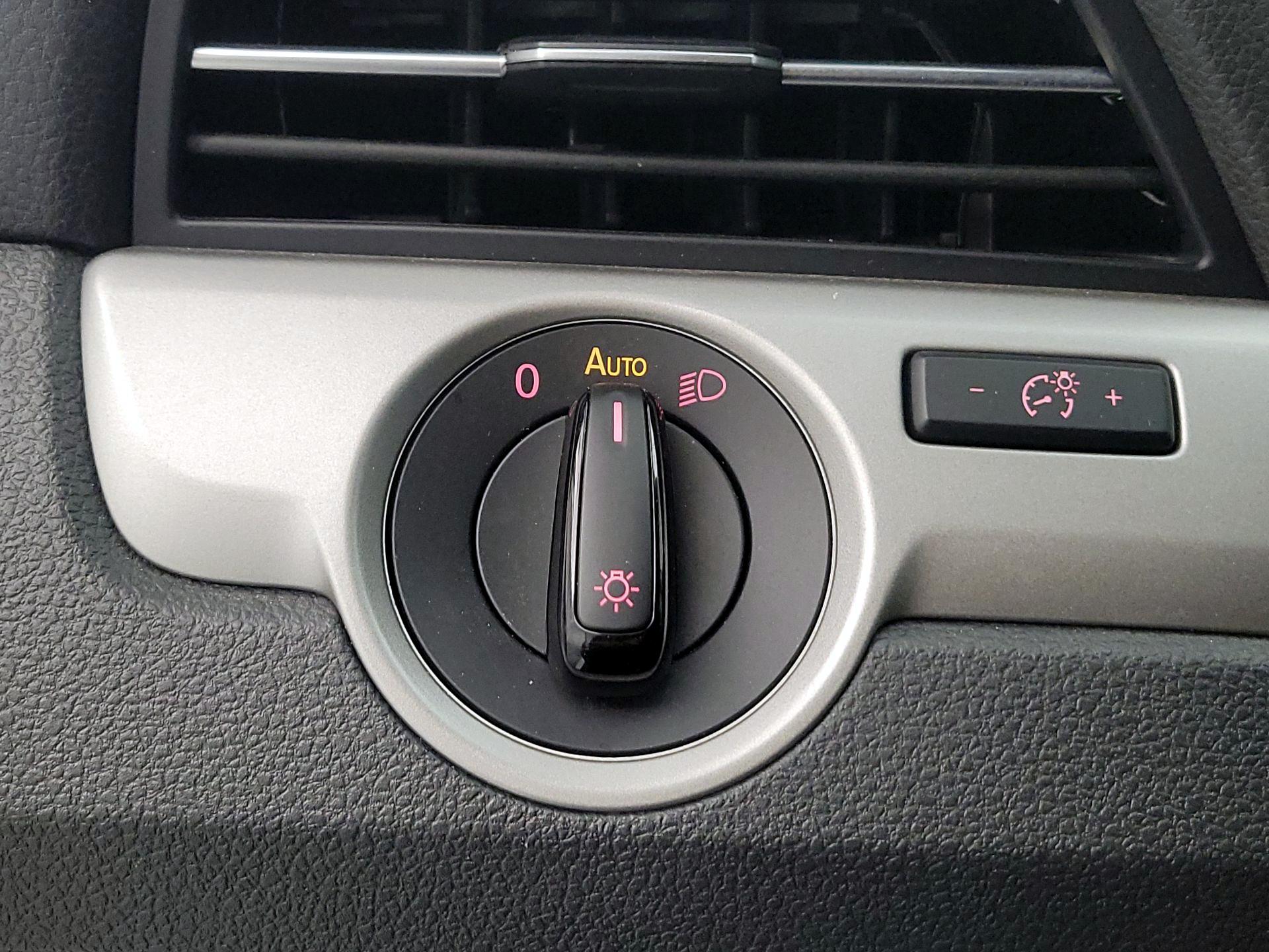 Thumbnail: 2021 Volkswagen Passat - 13