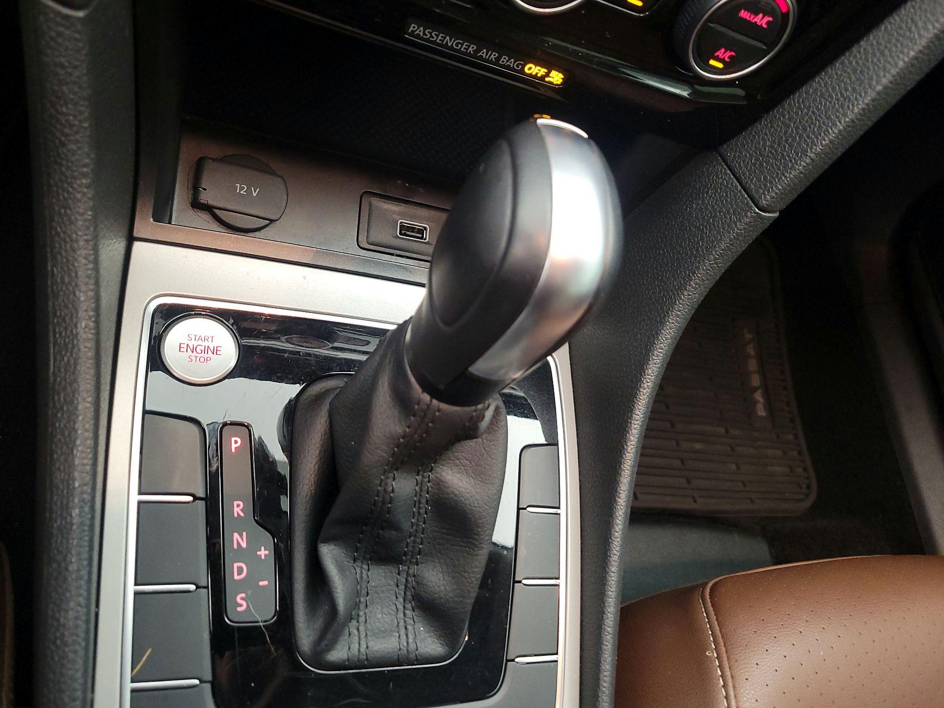 Thumbnail: 2021 Volkswagen Passat - 17