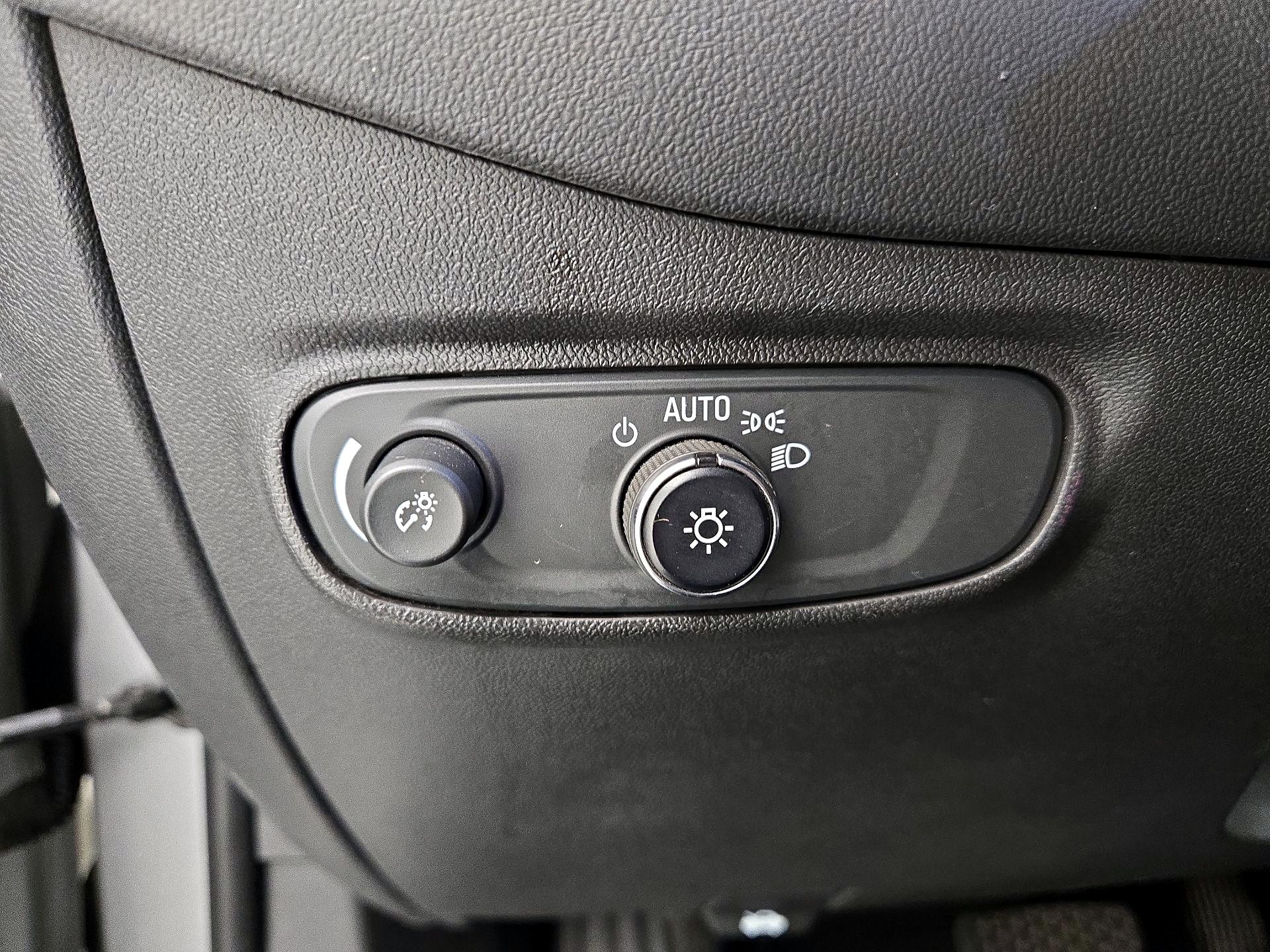 Thumbnail: 2020 Chevrolet Equinox - 13