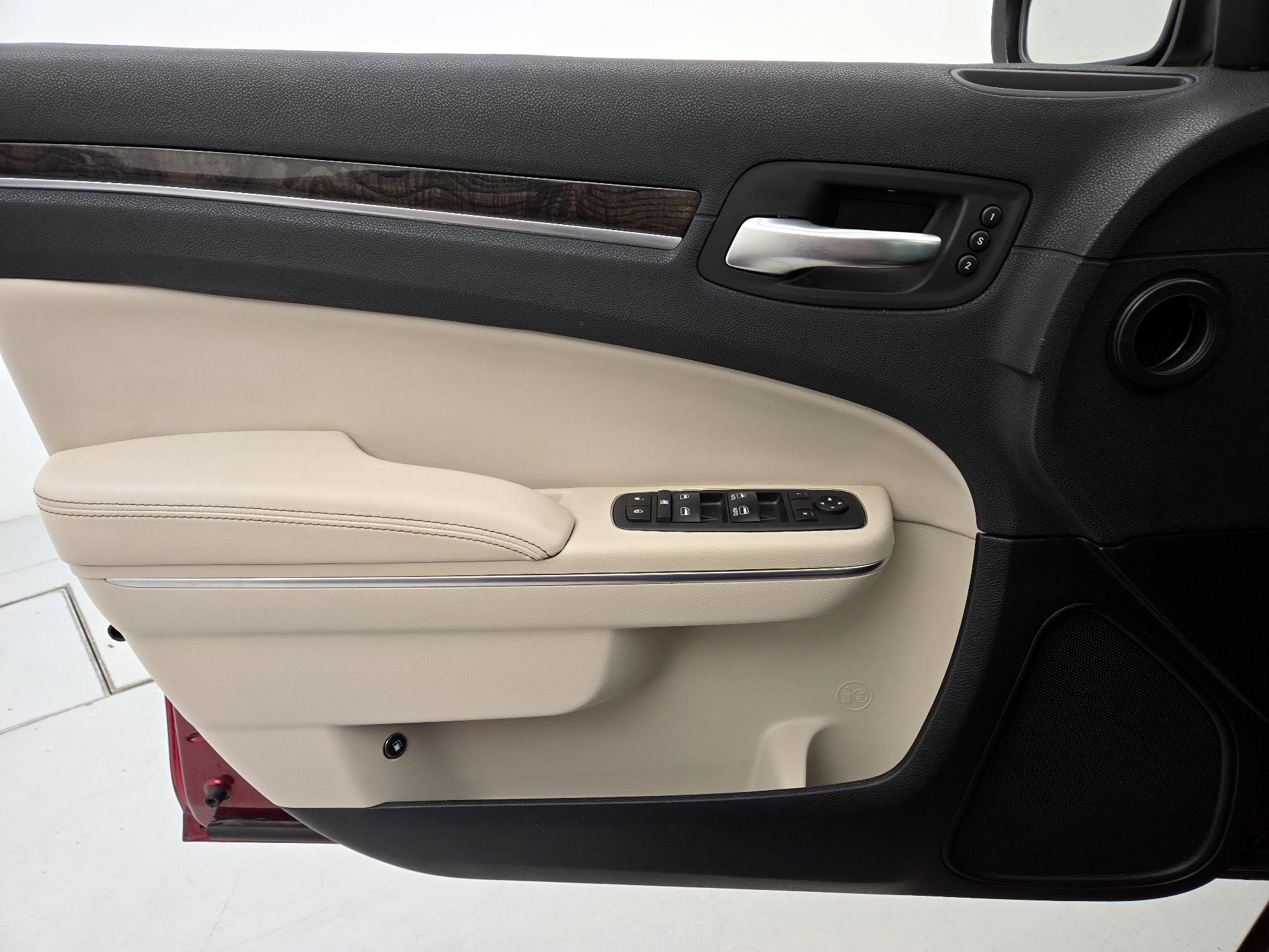 Thumbnail: 2018 Chrysler 300 - 12