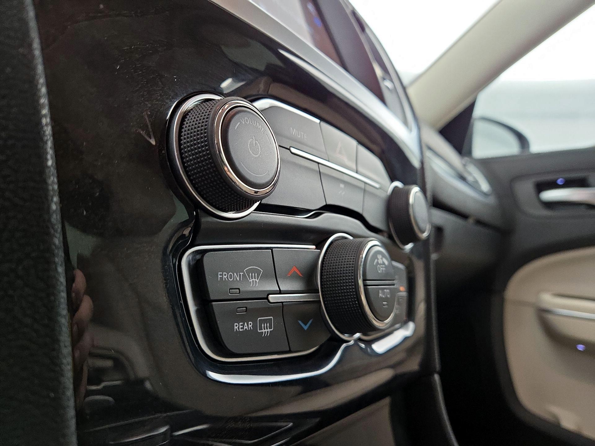 Thumbnail: 2018 Chrysler 300 - 17