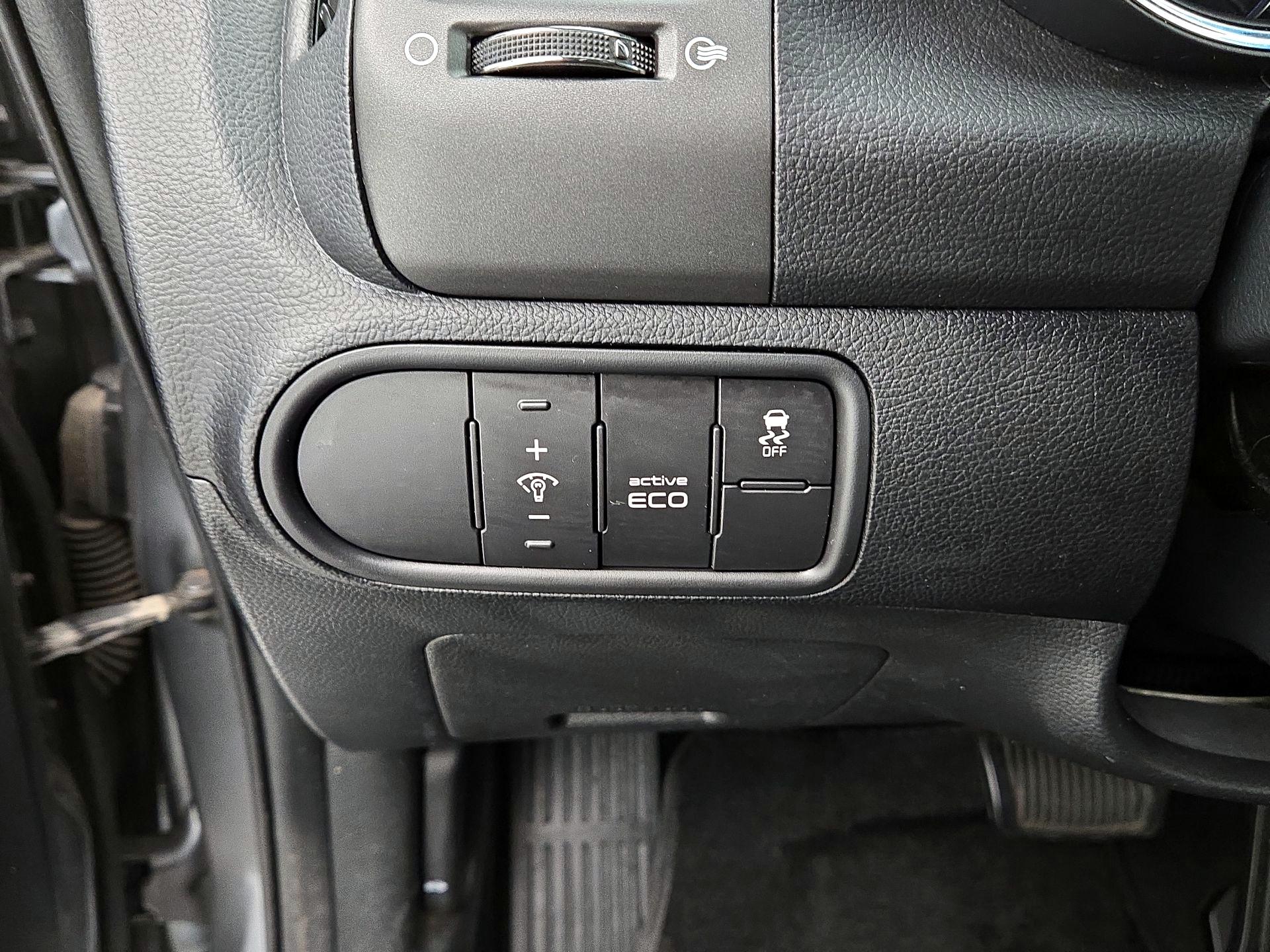 Thumbnail: 2016 Kia Forte - 13