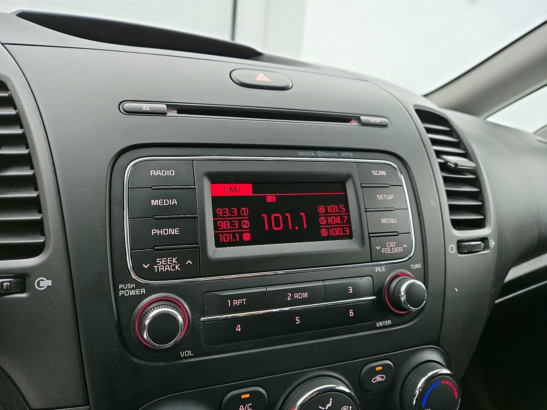 Thumbnail: 2016 Kia Forte - 14