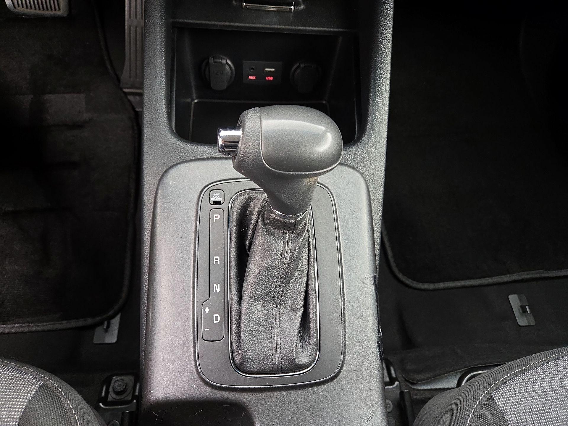 Thumbnail: 2016 Kia Forte - 16