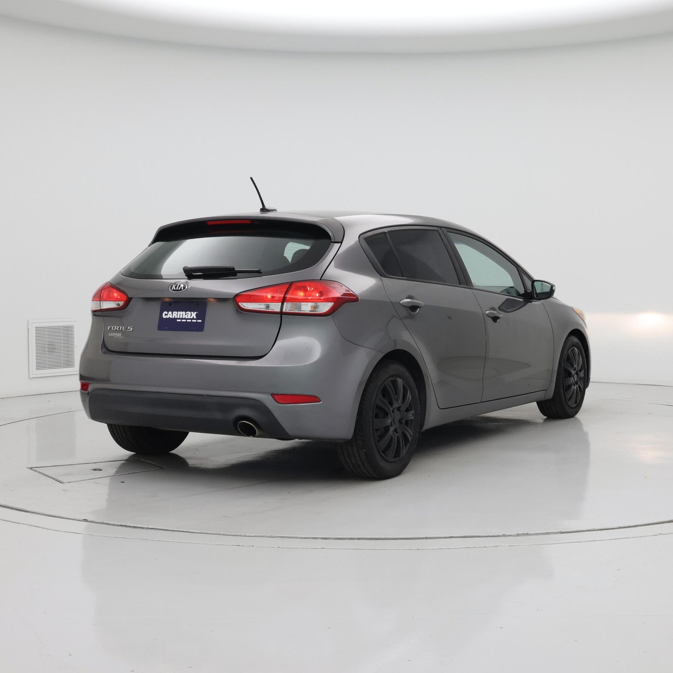 Thumbnail: 2016 Kia Forte - 8